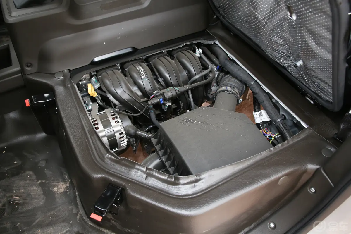 五菱荣光新卡2.0L 双排超长版后双轮舒适型 5座动力底盘