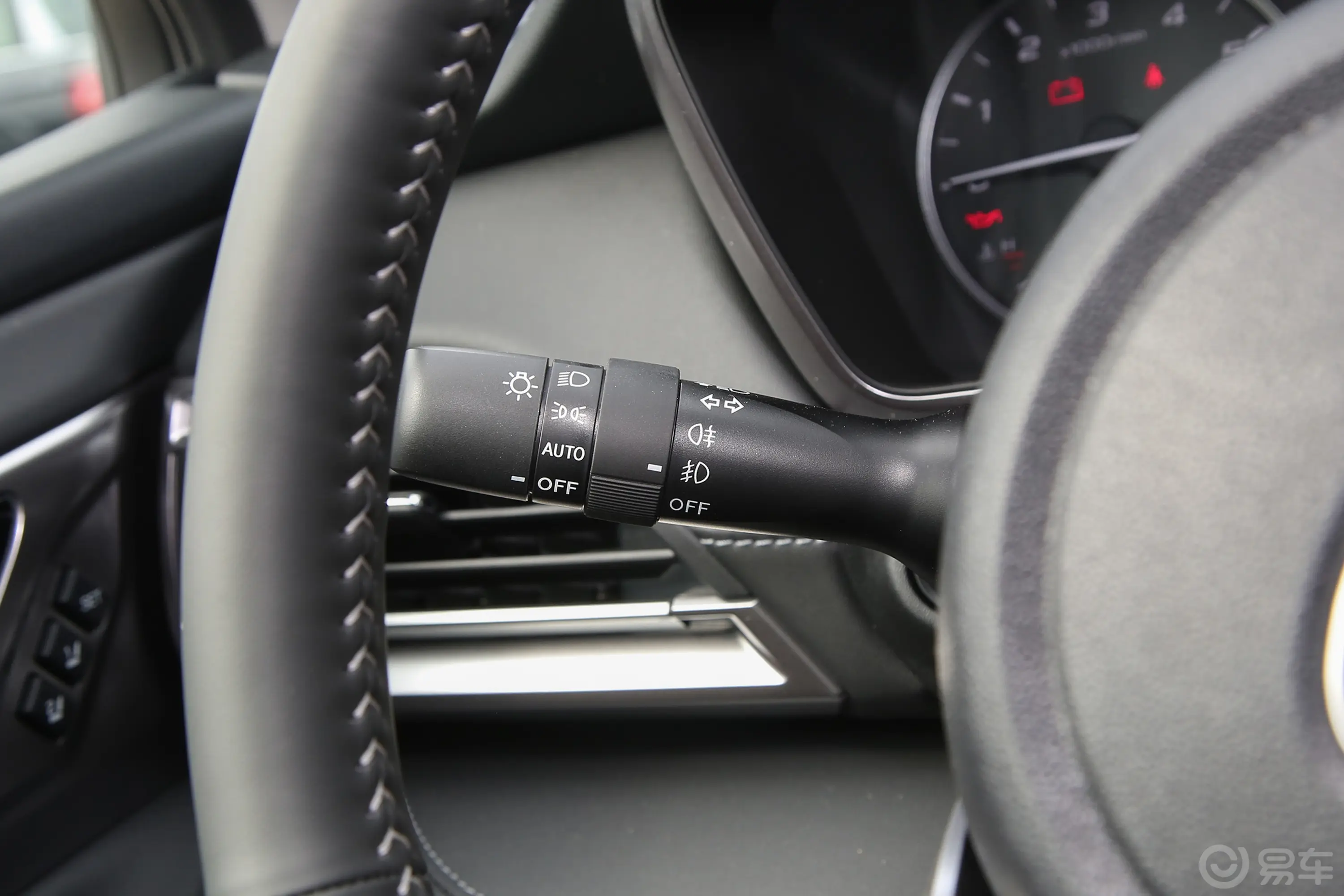 傲虎2.5i AWD旷野限定版EyeSight灯光控制区