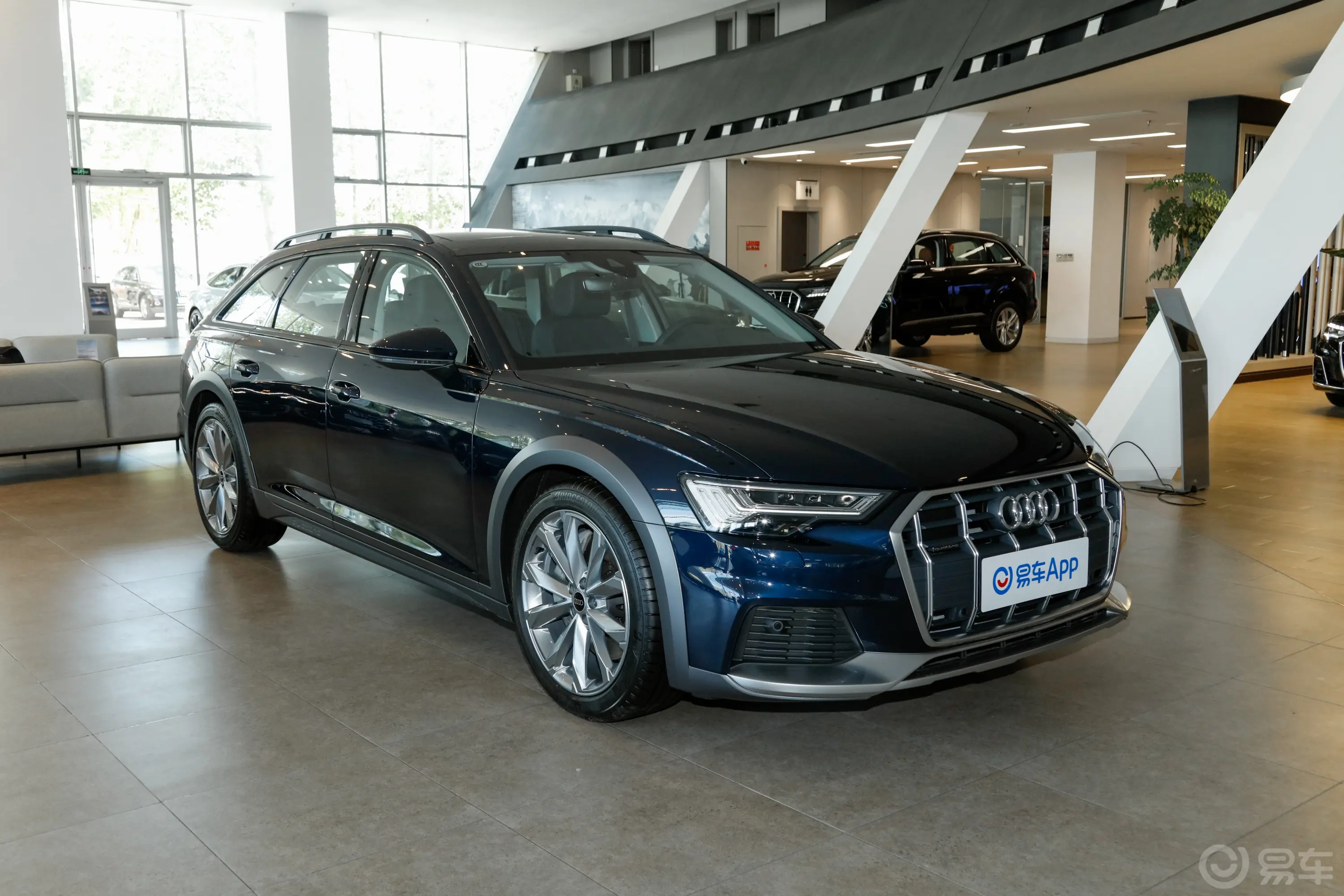 奥迪A6Allroad quattro 探索家 55 TFSI 尊享越野型侧前45度车头向右水平