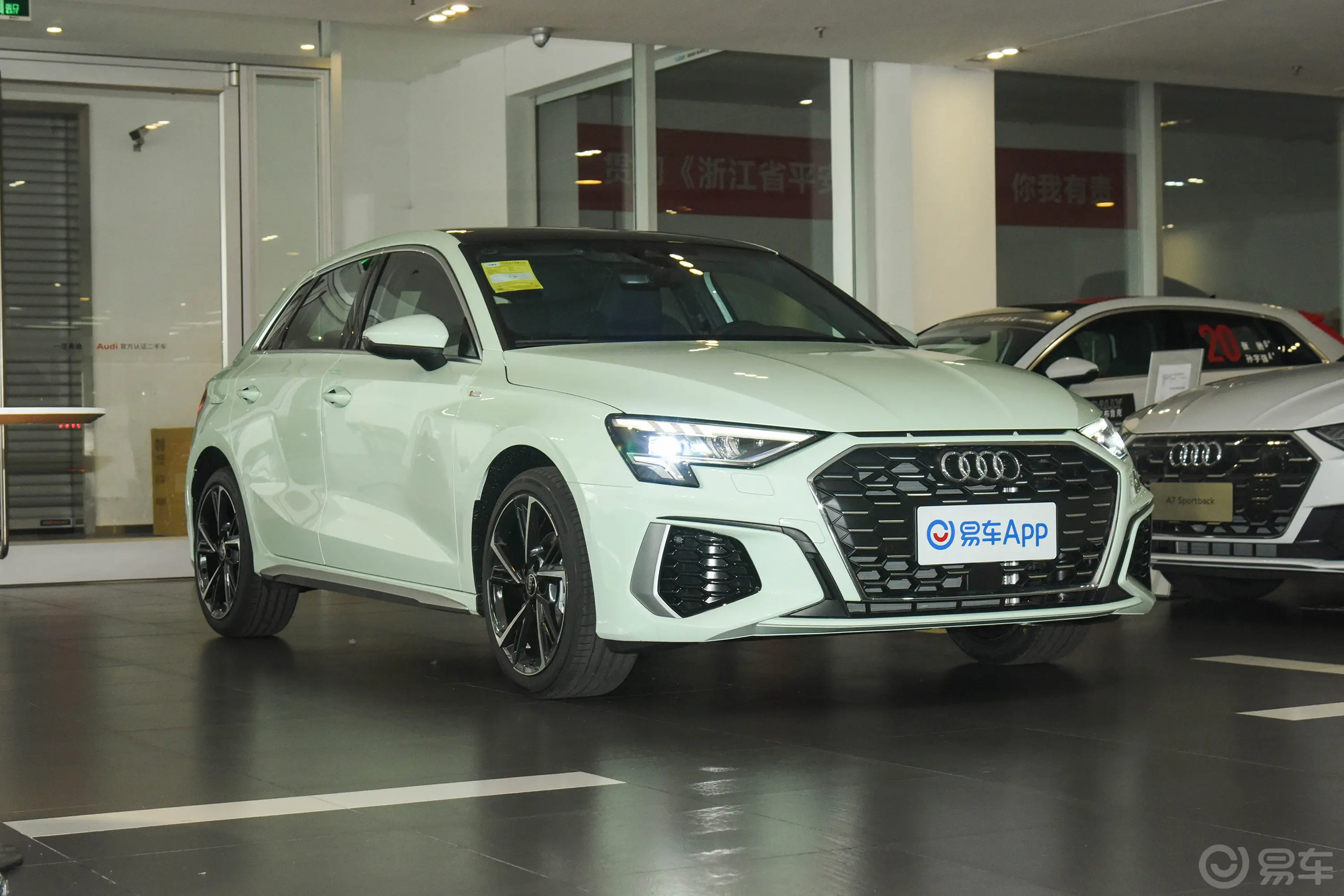 奥迪A3Sportback 35 TFSI 时尚运动型侧前45度车头向右水平