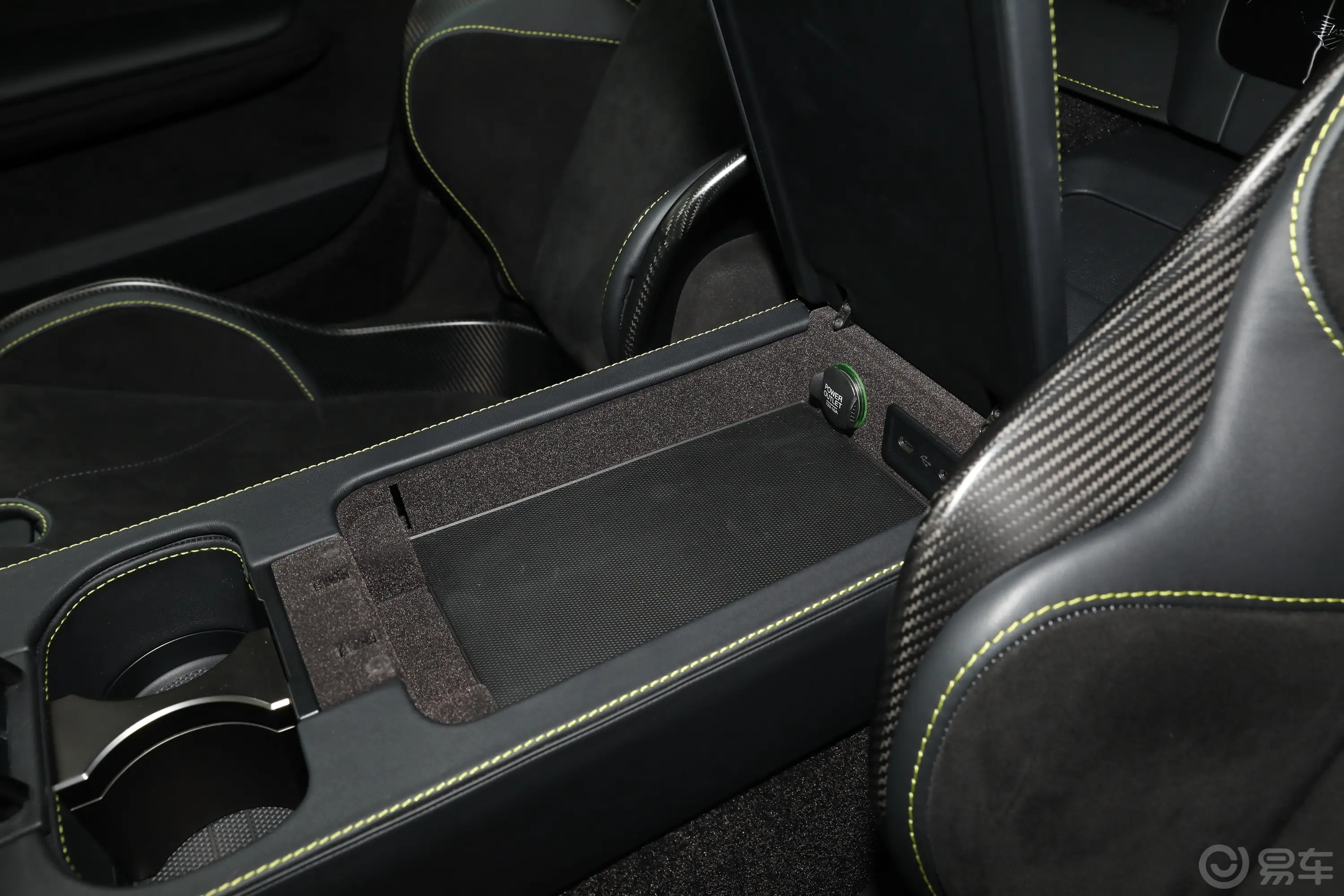 V8 Vantage4.0T V8 Coupe前排扶手箱储物格