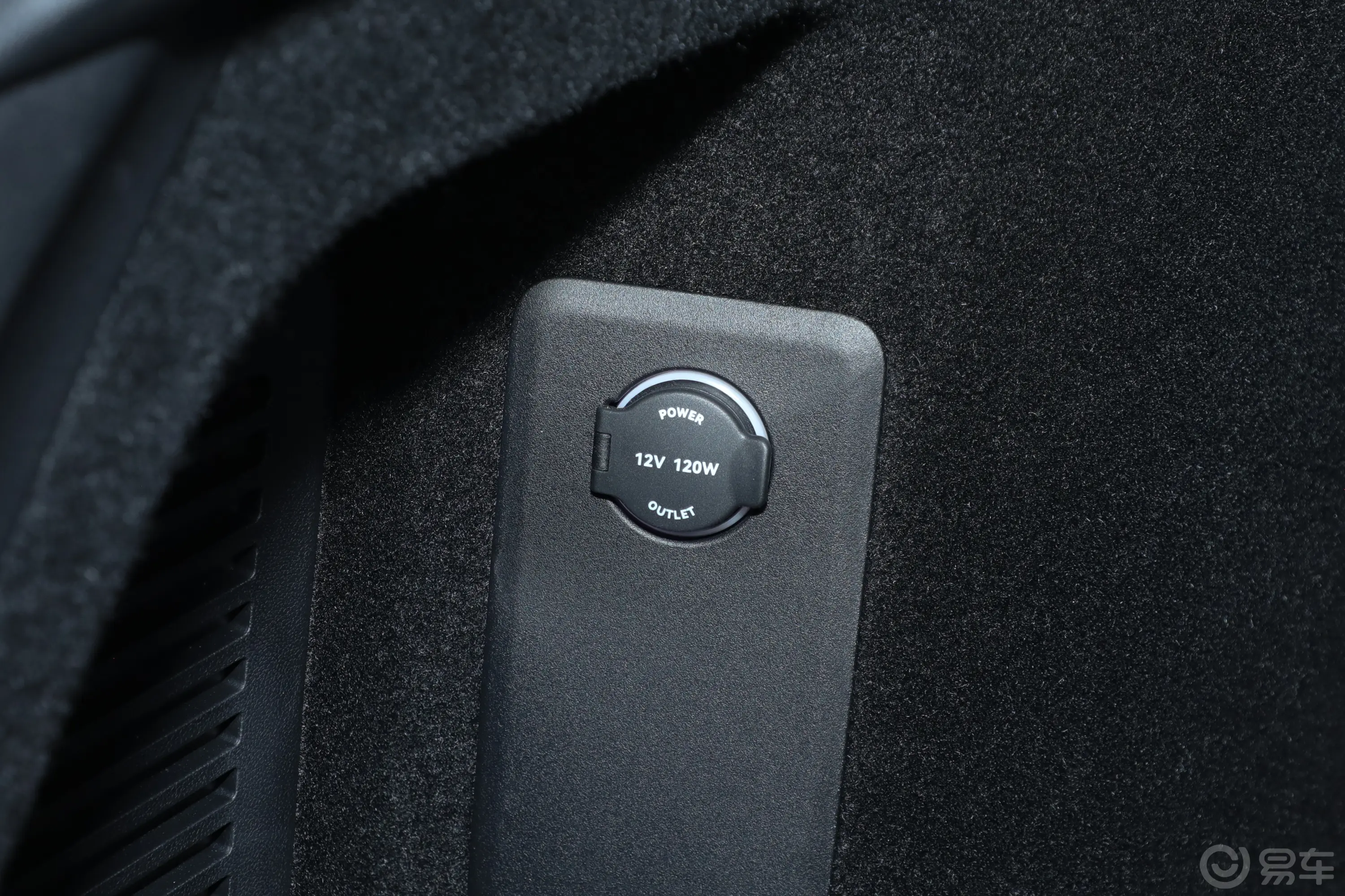 问界M5增程版 230km Max RS 四驱高阶智驾版行李厢电源接口