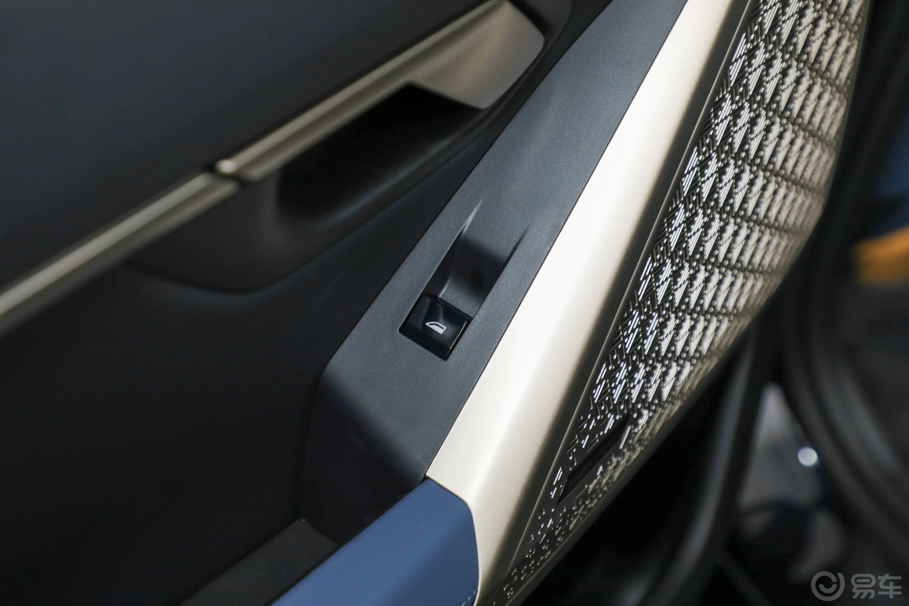 宝马5系530Li 尊享型 M运动套装后车窗调节