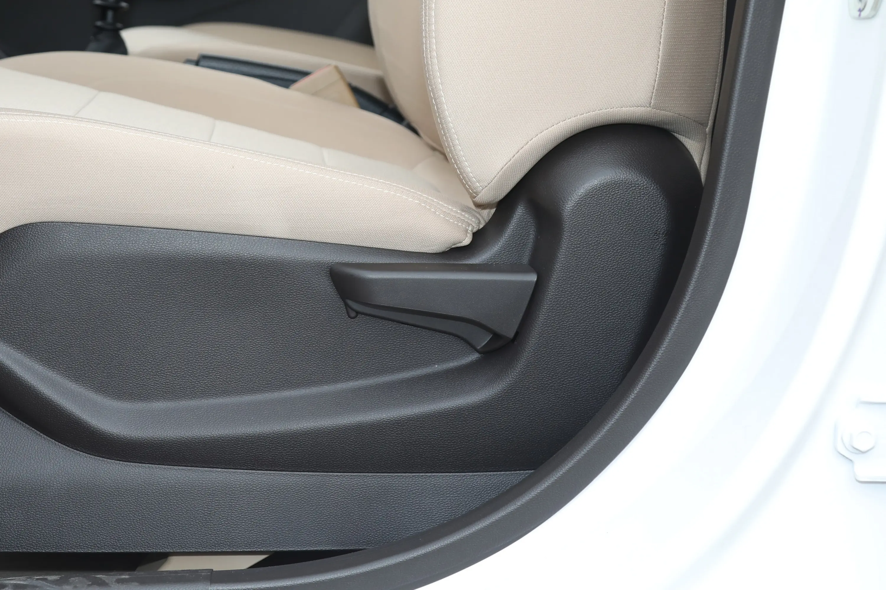 五菱宏光S1.5L 手动标准版 7座主驾座椅调节