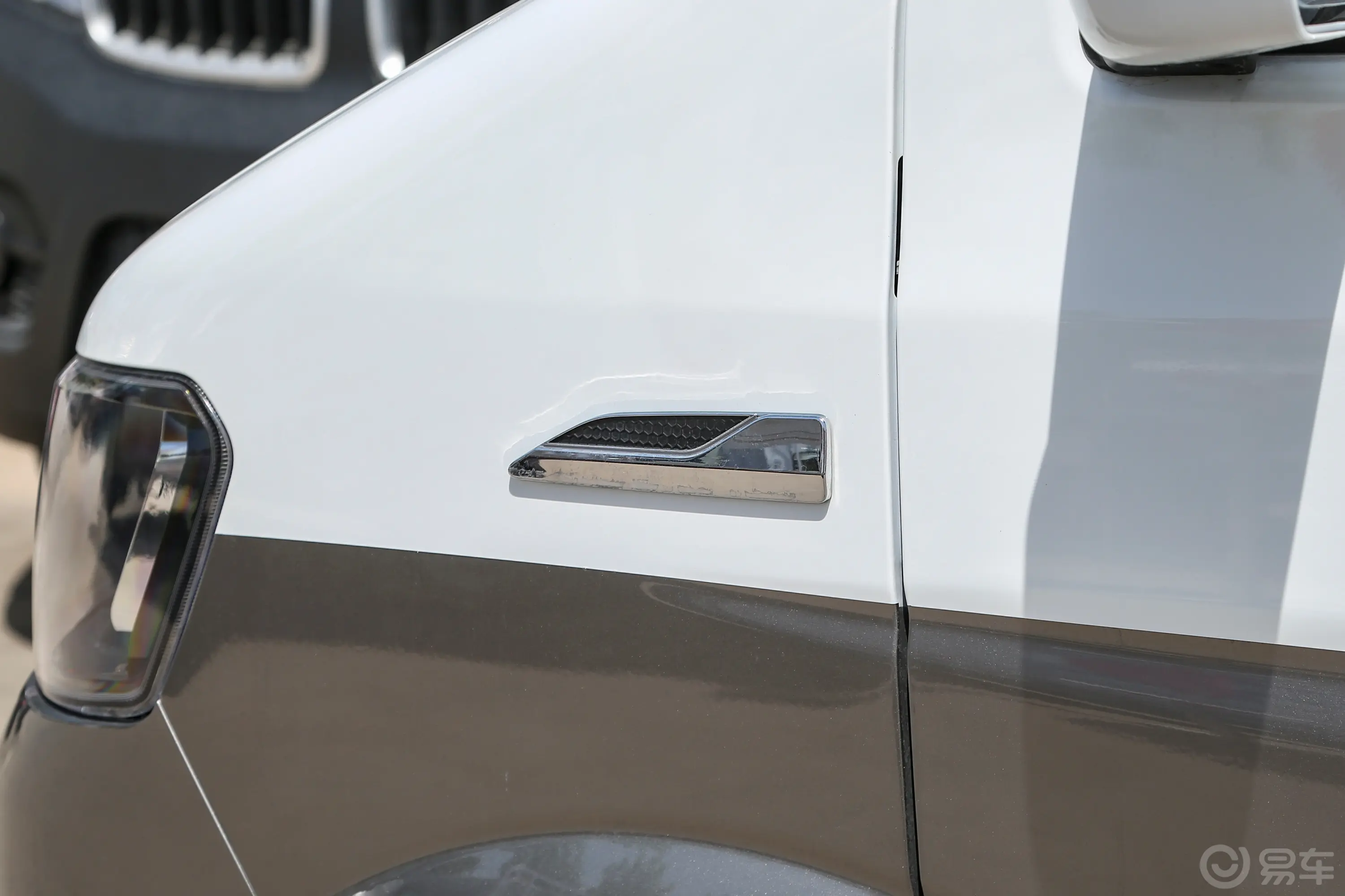 金杯新海狮X30L1.5L 客车财富空调版 7座外观细节