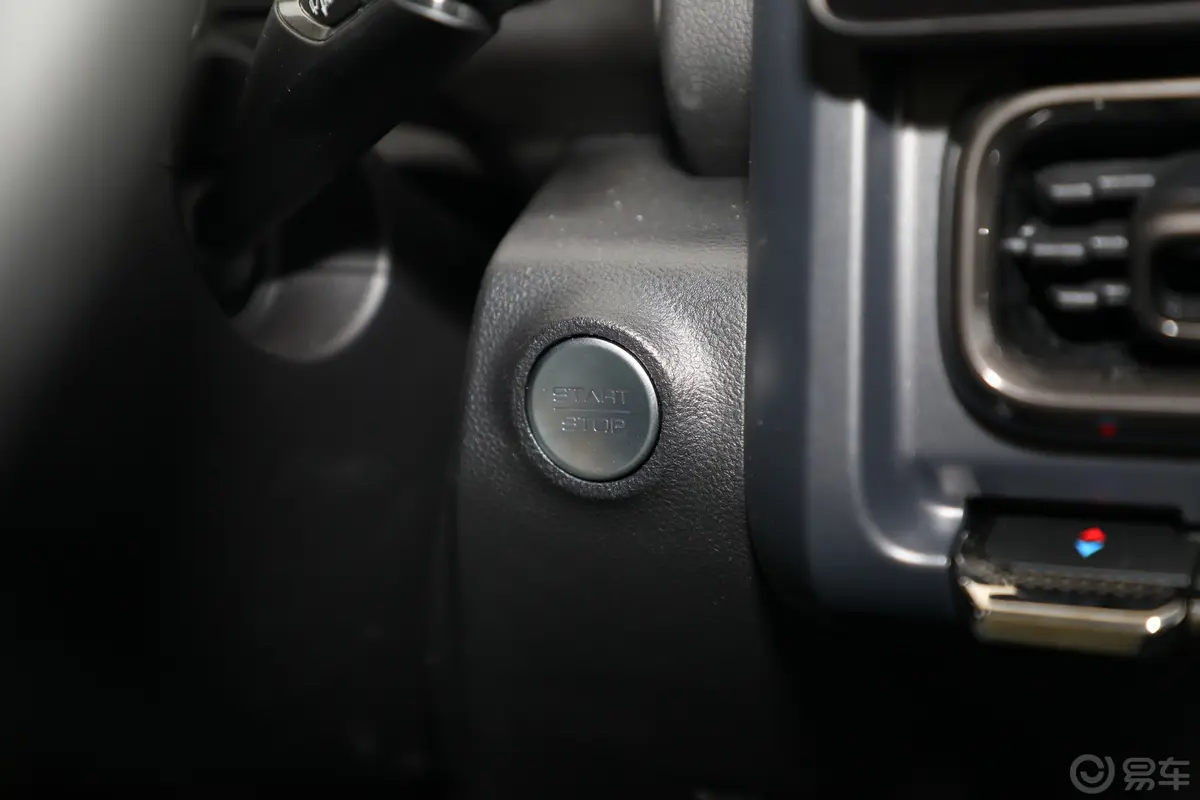 哈弗H92.0T 顶配版 7座 汽油钥匙孔或一键启动按键