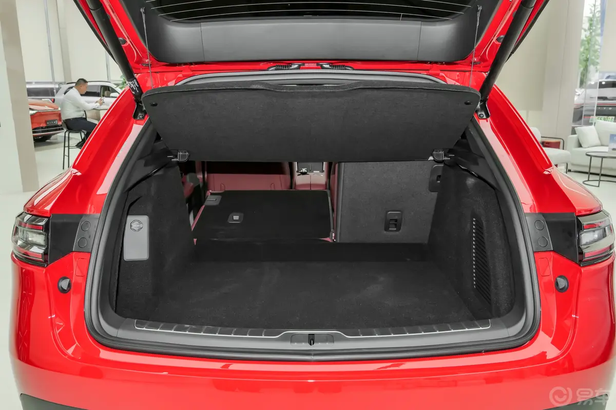 问界M5增程版 230km Max RS 四驱高阶智驾版空间