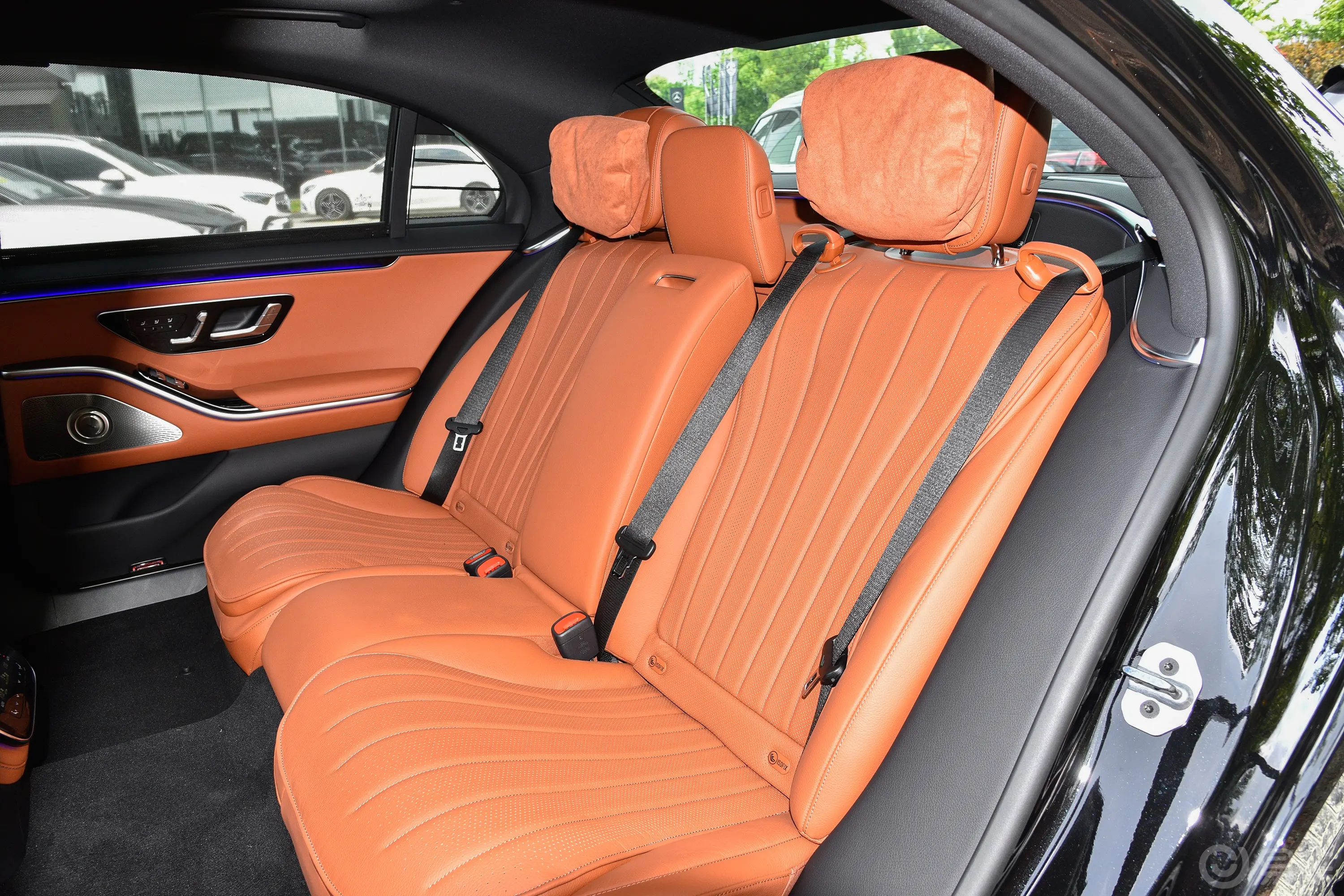 奔驰S级改款 S 400 L 豪华型后备厢空间特写
