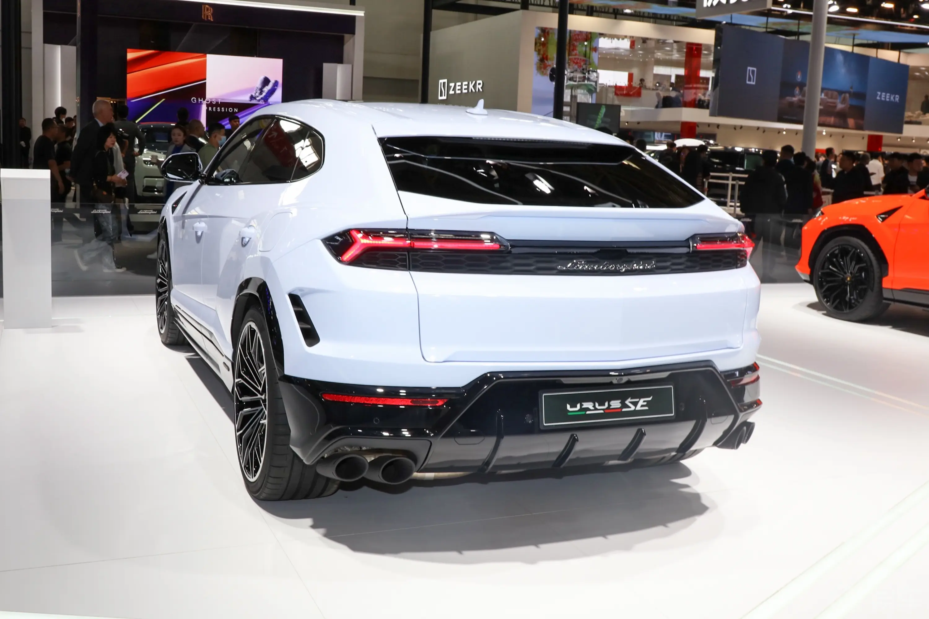 Urus SE4.0T 标准型外观