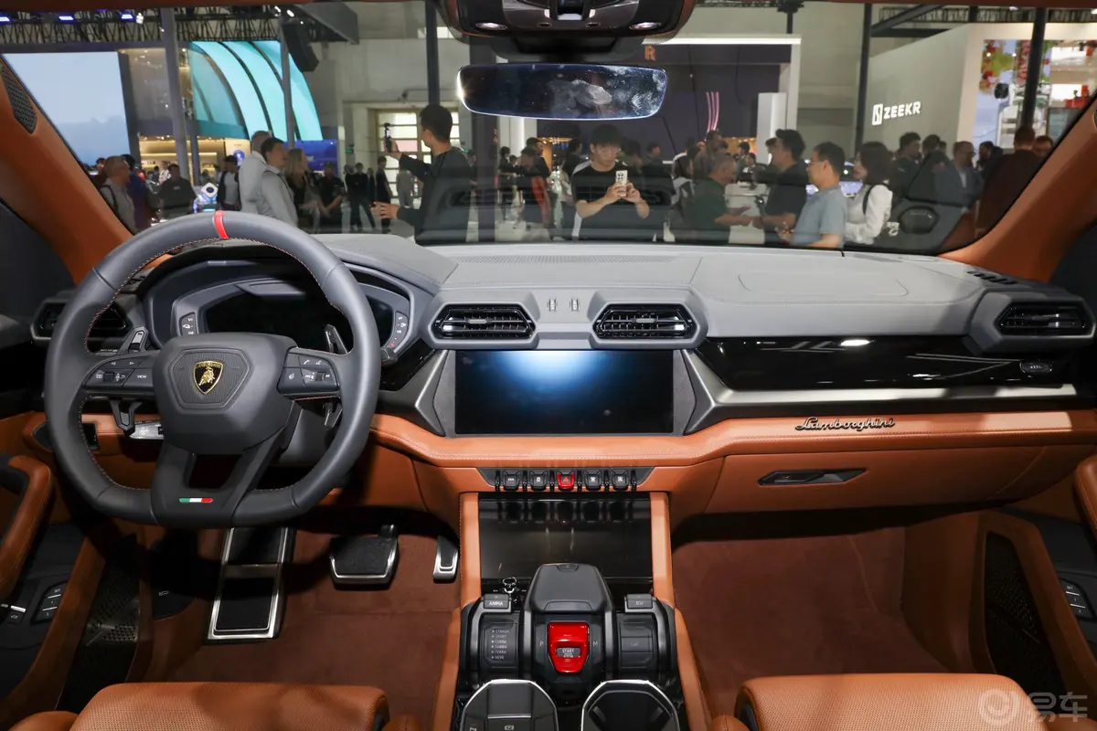 Urus SE4.0T 标准型内饰