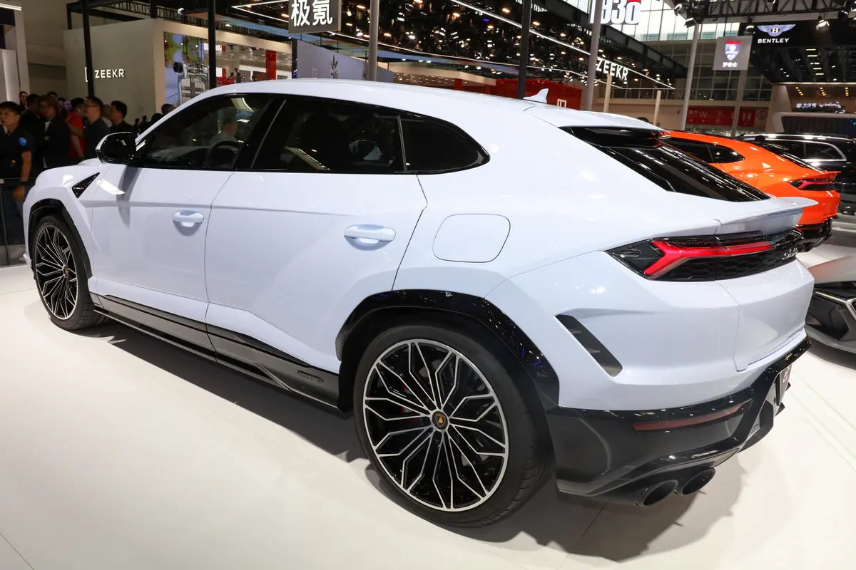 Urus SE4.0T 标准型外观