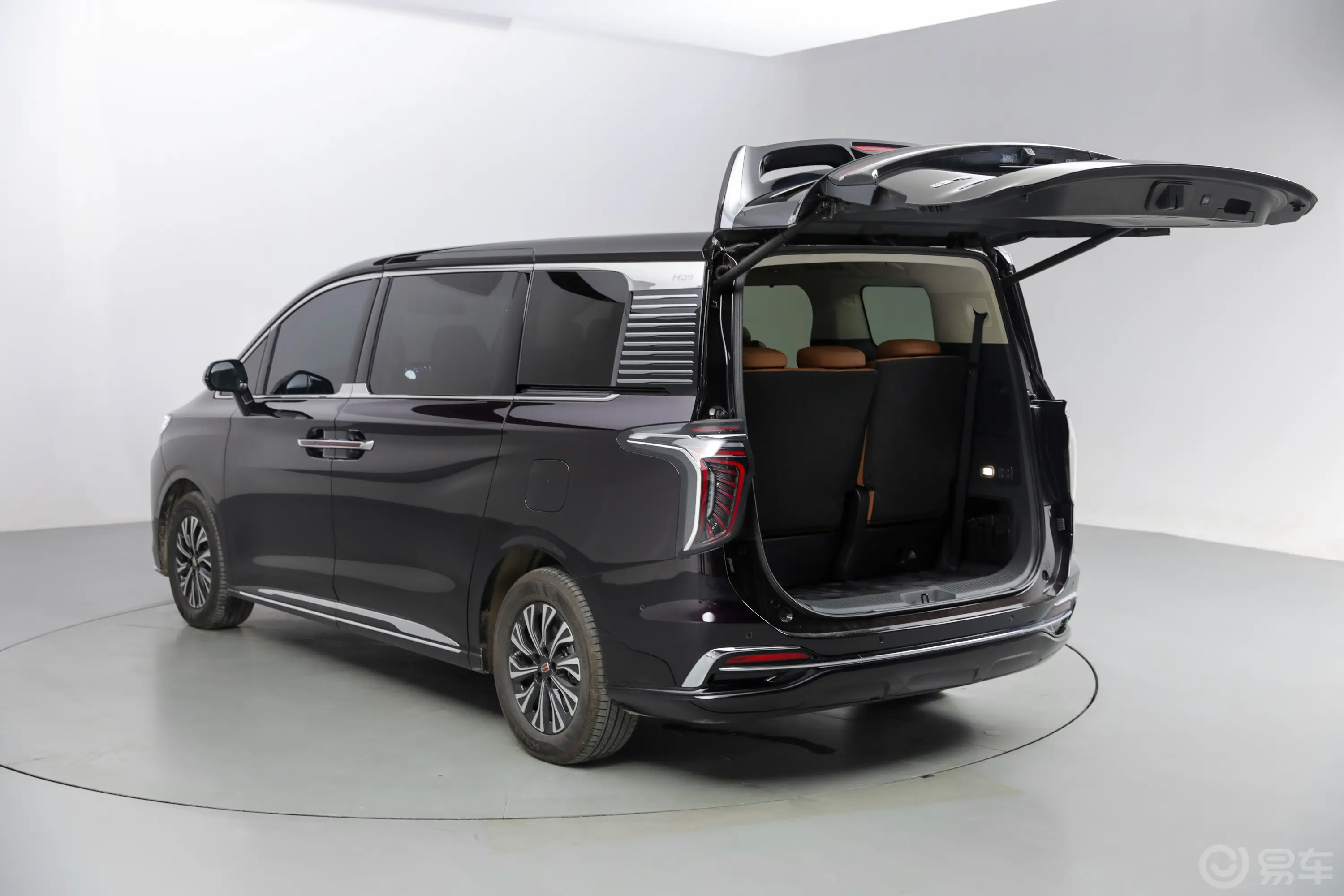 【红旗HQ9 PHEV2.0T 73km 旗舰版后备厢开启45度侧拍图片-汽车图片大全】-易车