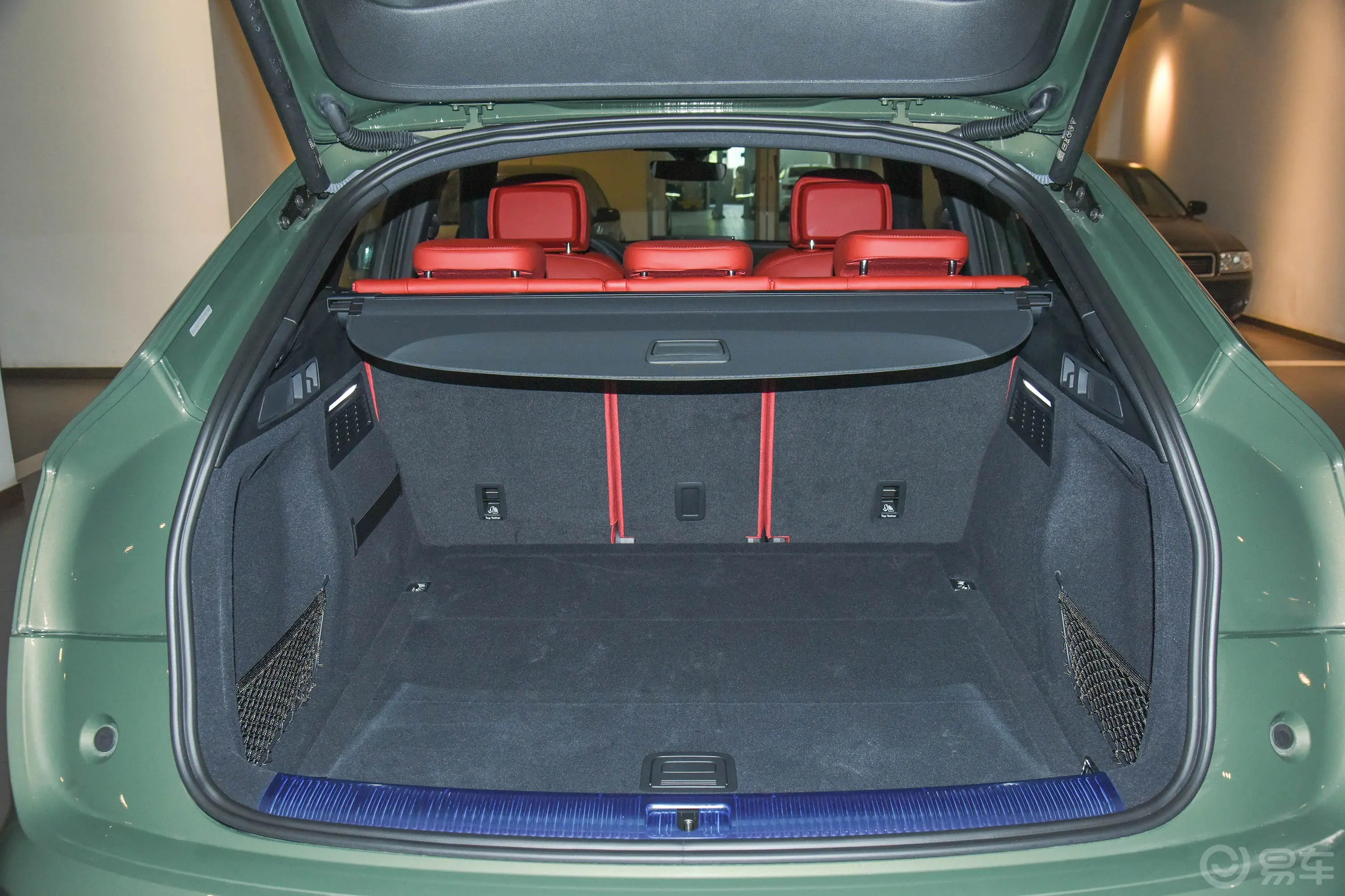奥迪SQ5 Sportback3.0T quattro后备厢空间特写