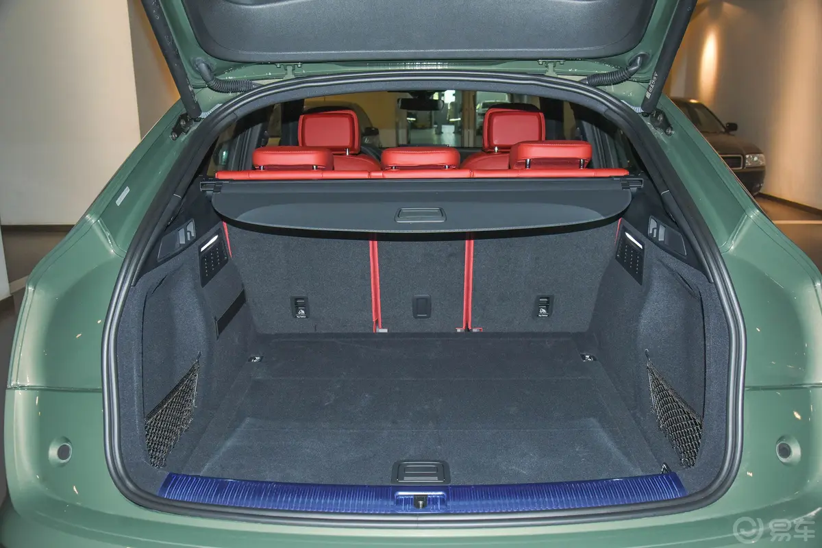 奥迪SQ5 Sportback3.0T quattro后备厢空间特写
