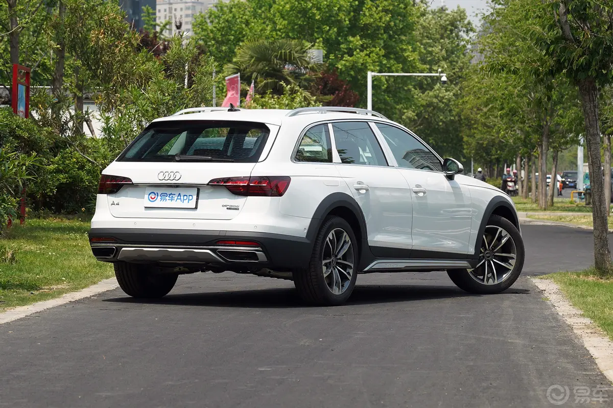 奥迪A4(进口)allroad quattro侧后45度车头向右水平