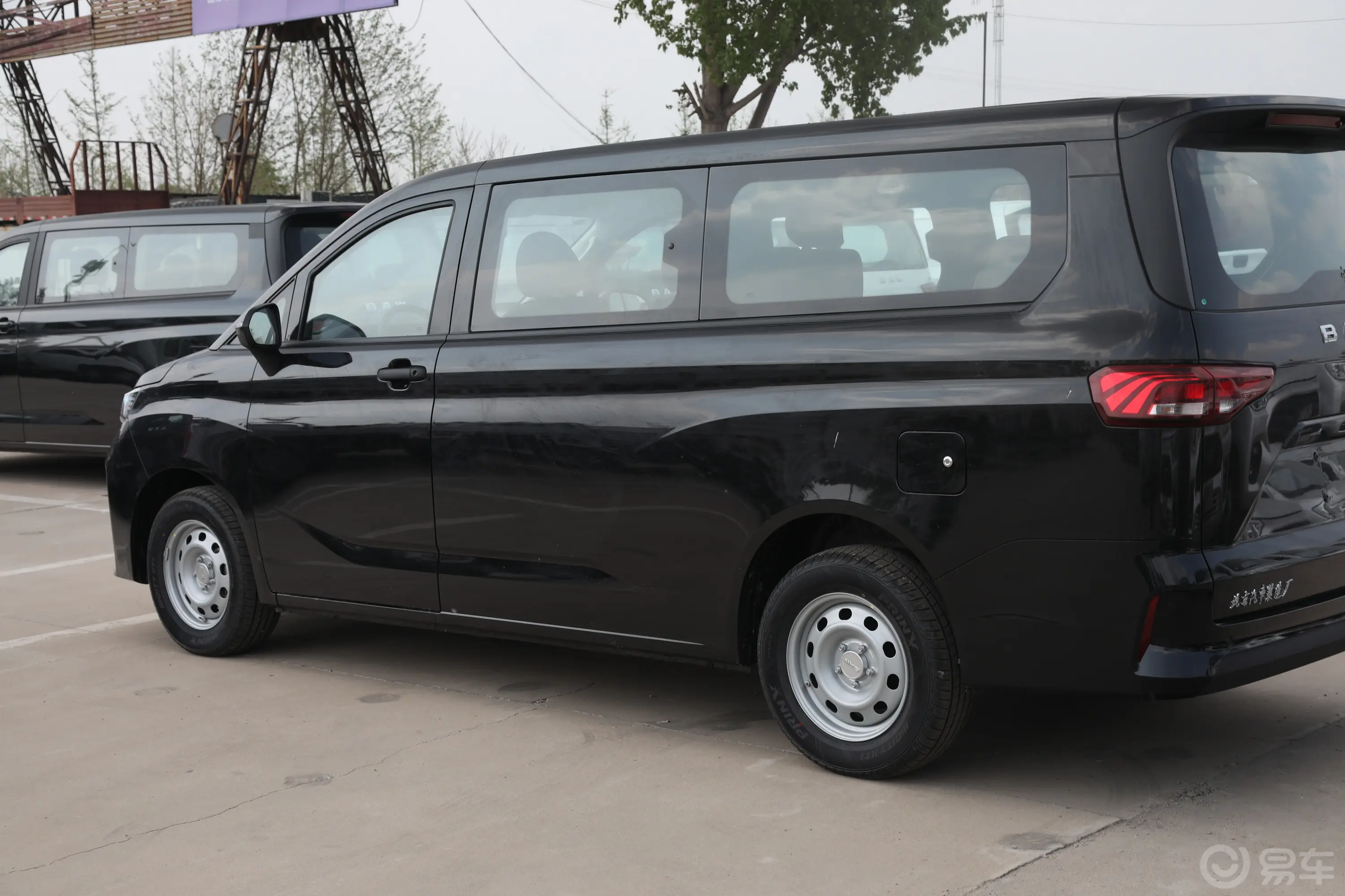 锐胜王牌M71.6L 手动长轴创富版 7座外观细节