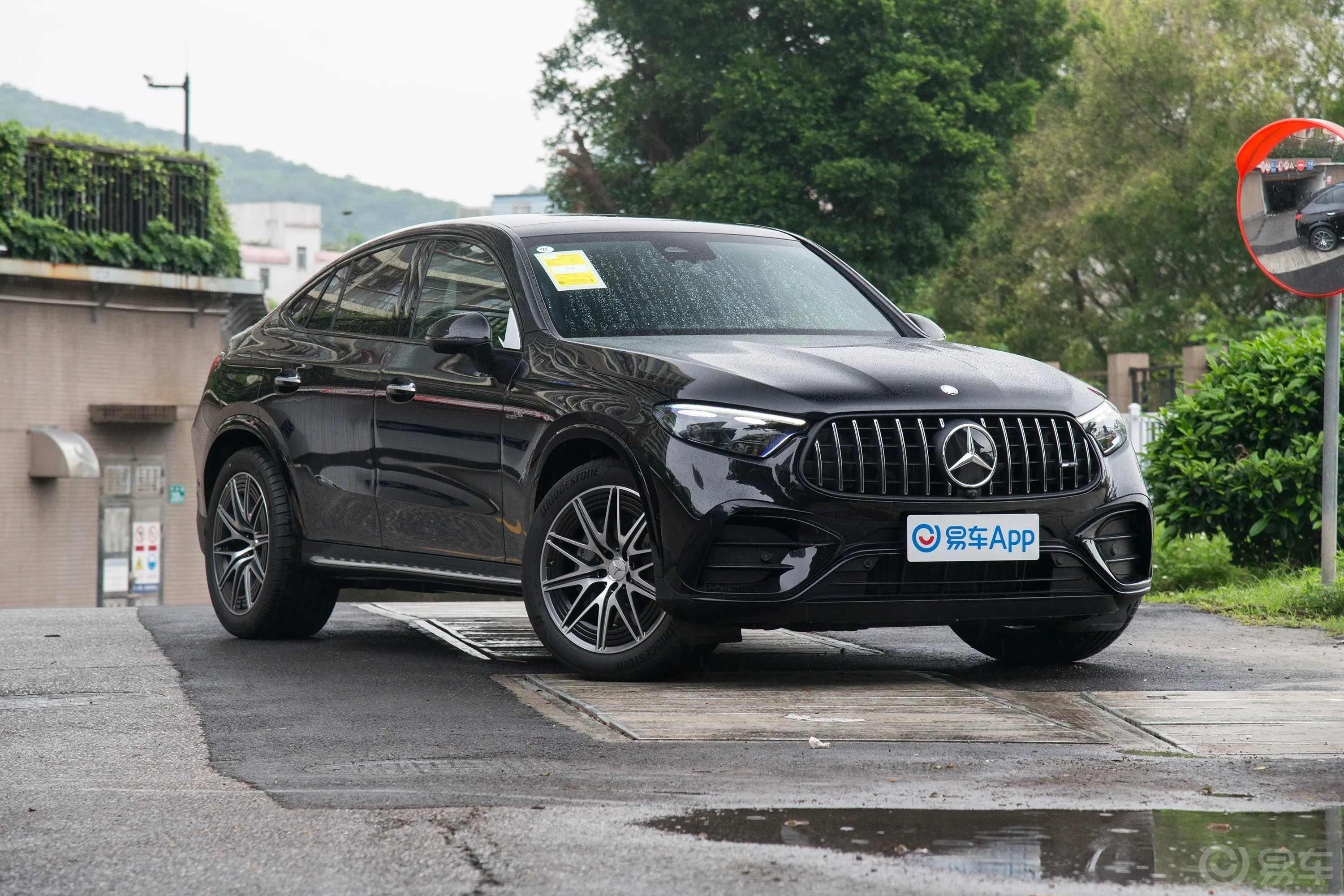 奔驰GLC轿跑 AMGAMG GLC 43 4MATIC 轿跑SUV侧前45度车头向右水平