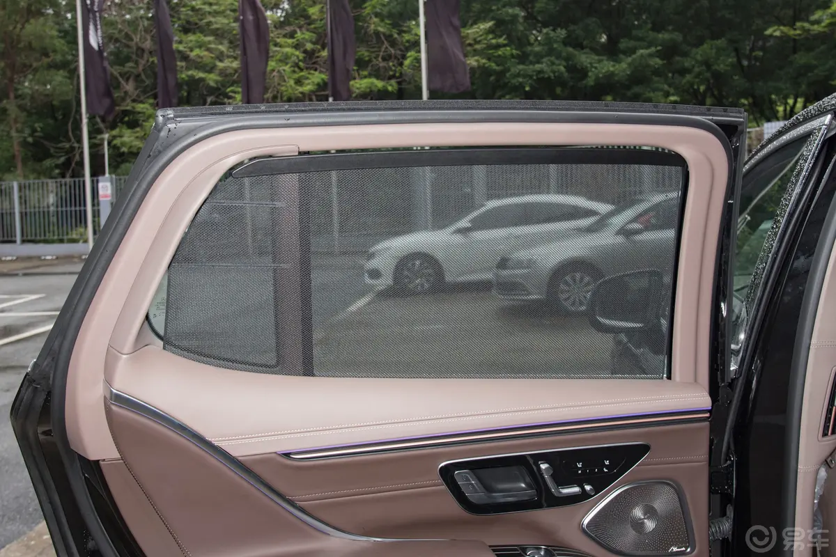 迈巴赫EQS SUV680 礼乐版后排侧窗遮阳帘