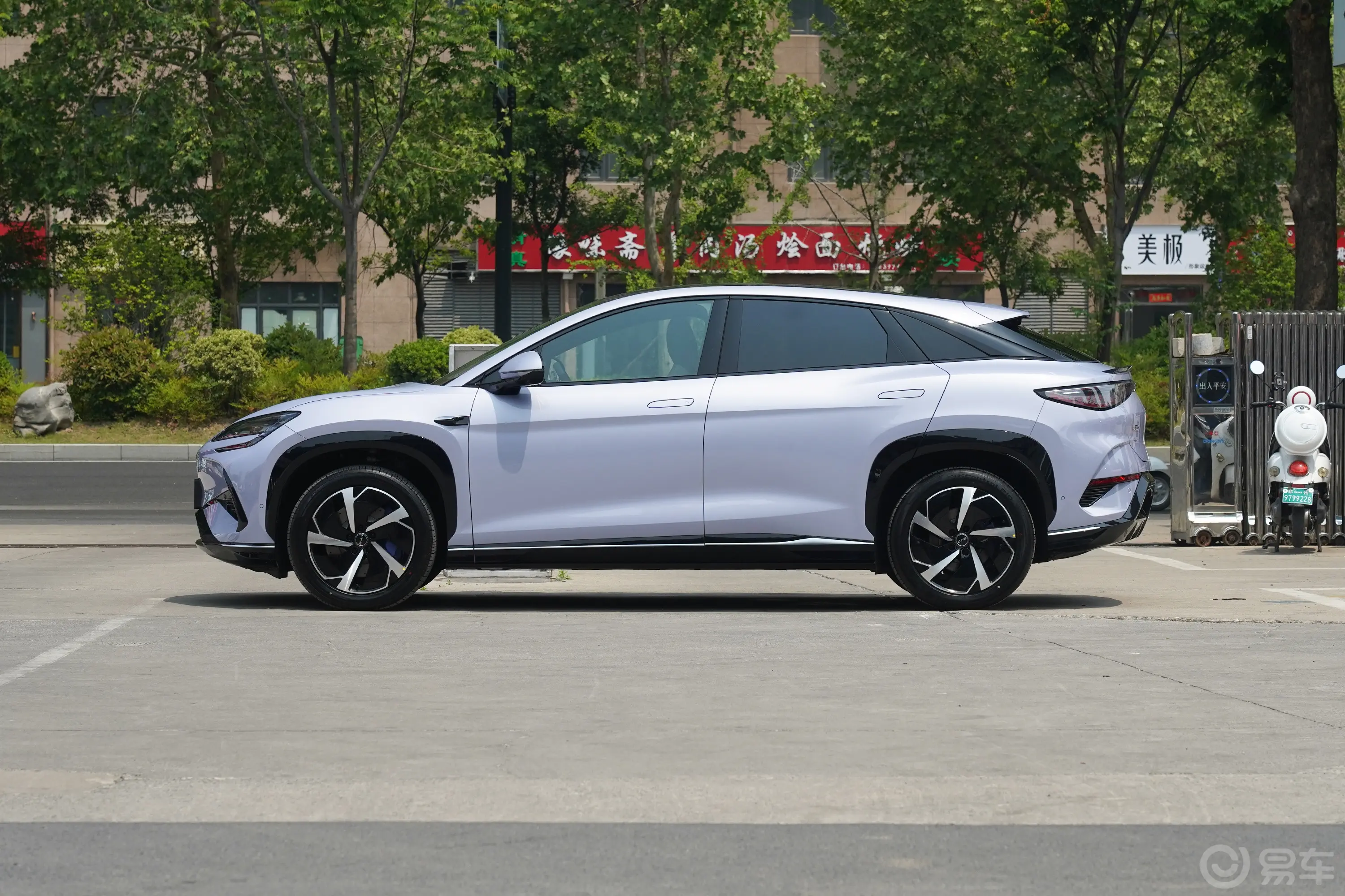 海狮07EV610km 后驱智航版正侧车头向左水平
