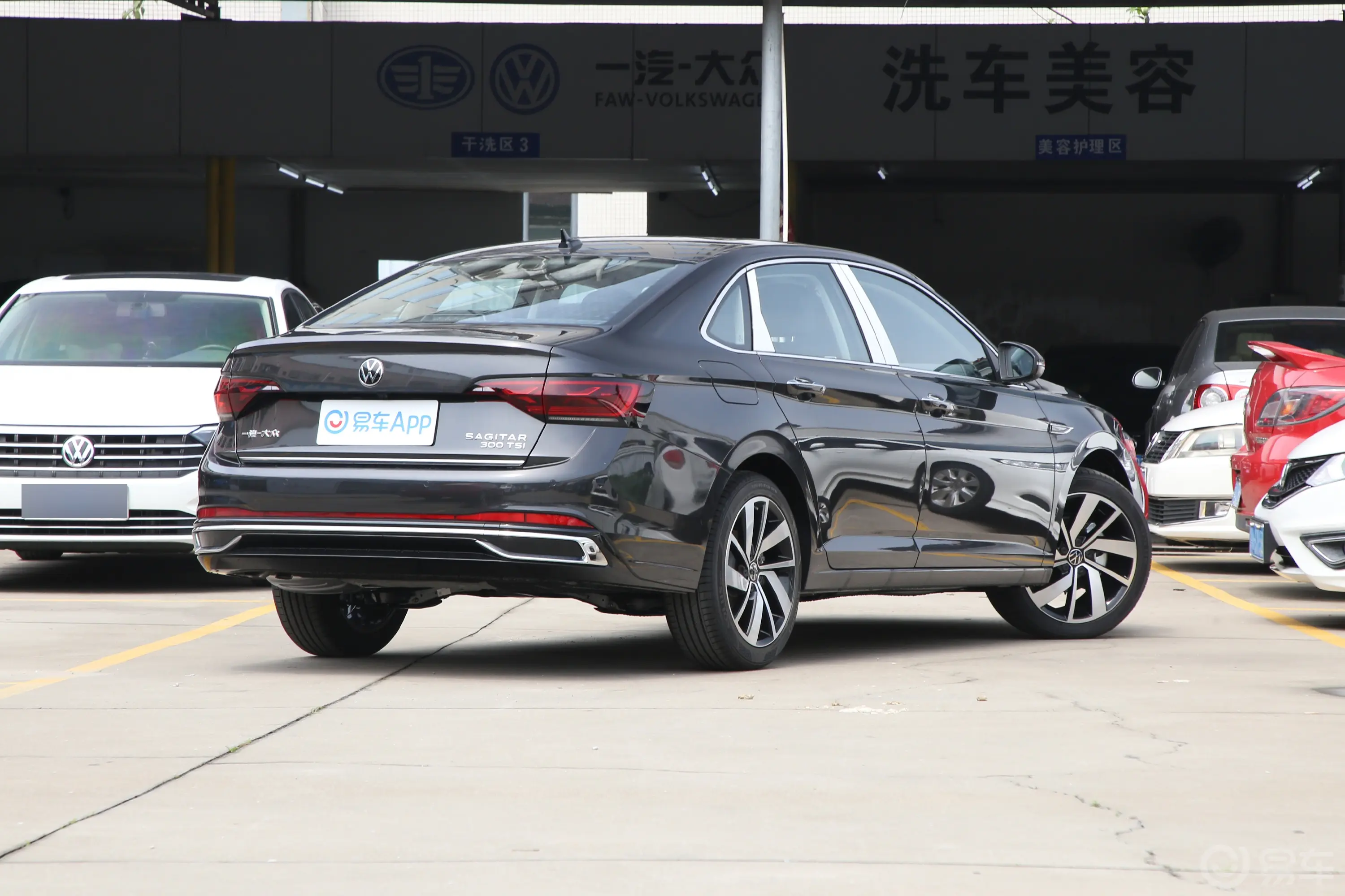 速腾300TSI 双离合卓越版侧后45度车头向右水平