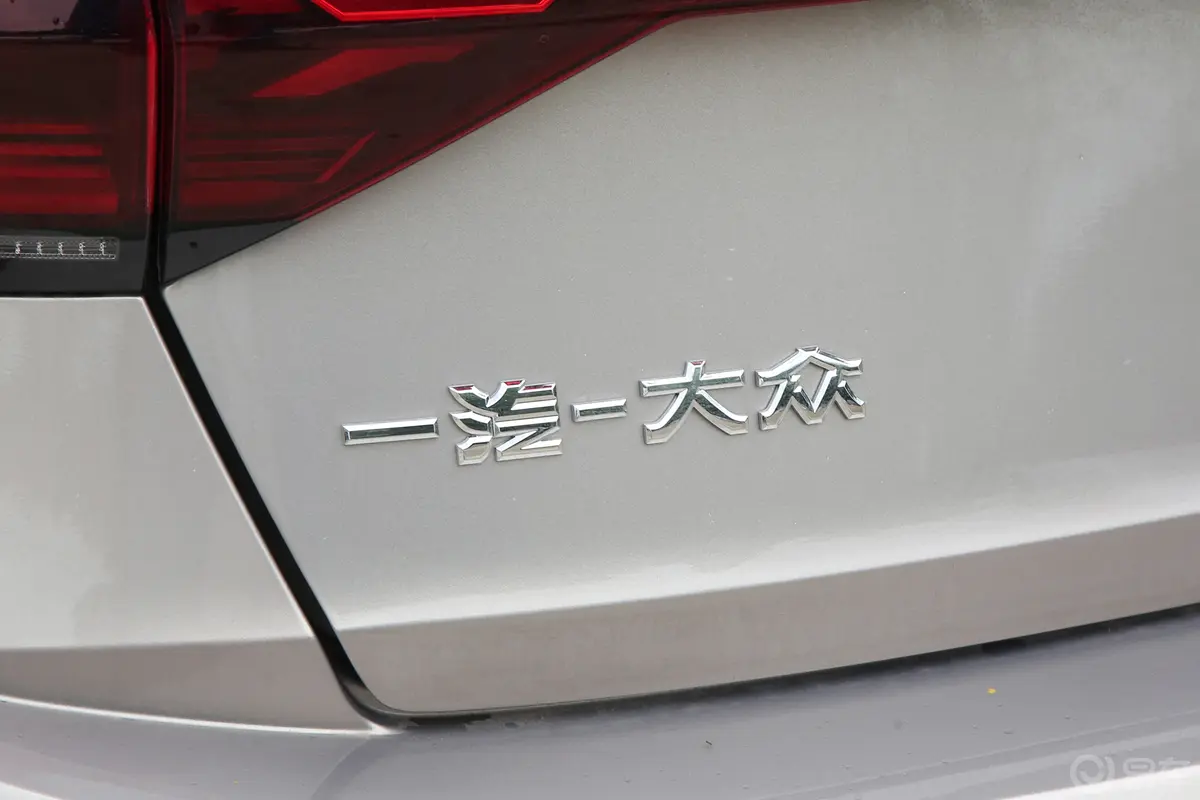 速腾300TSI 双离合超越版外观细节