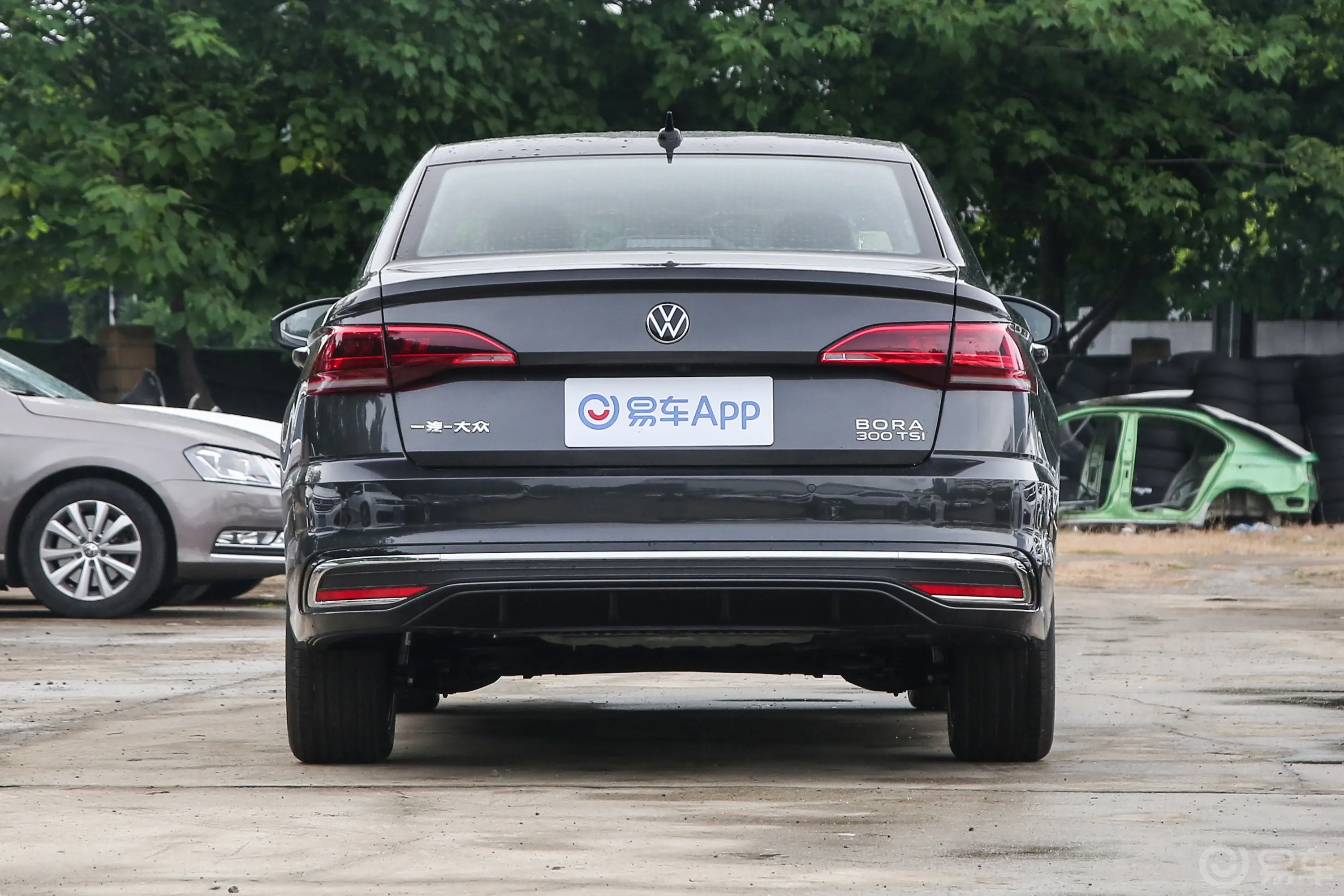 宝来300TSI 双离合尊行版正后水平