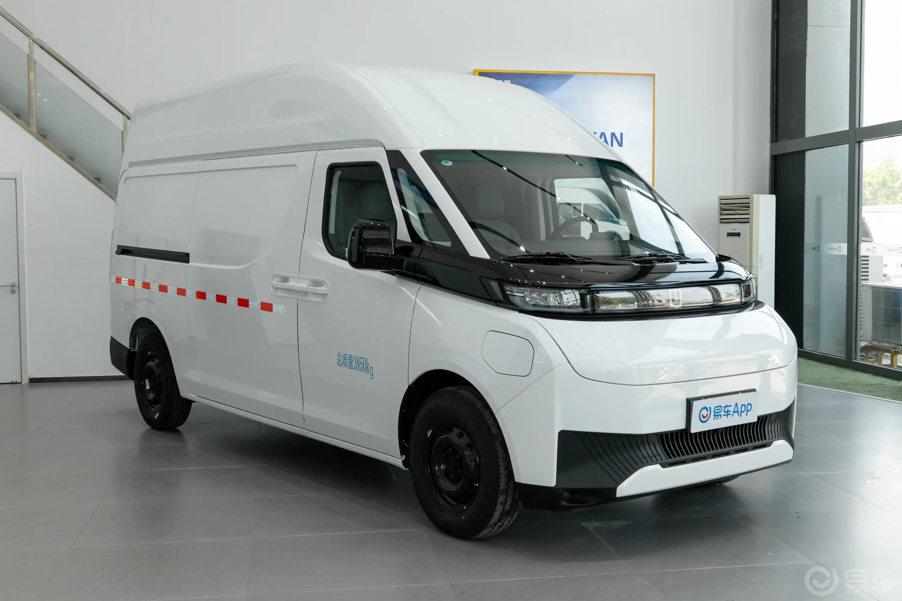 远程超级VAN460km 中轴高顶创富版 66kWh 2/3座侧前45度车头向右水平