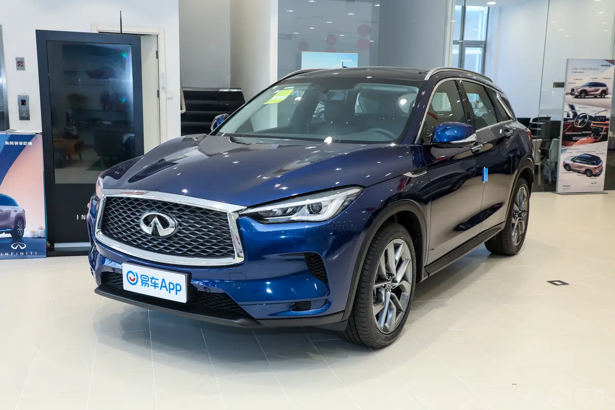 英菲尼迪QX502.0T 两驱领航版侧前45度车头向左水平