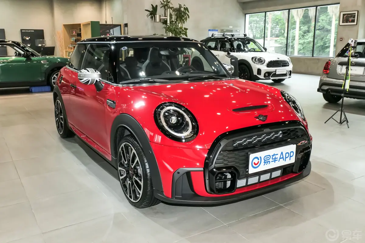 MINI改款 2.0T COOPER S 赛车手侧前45度车头向右水平