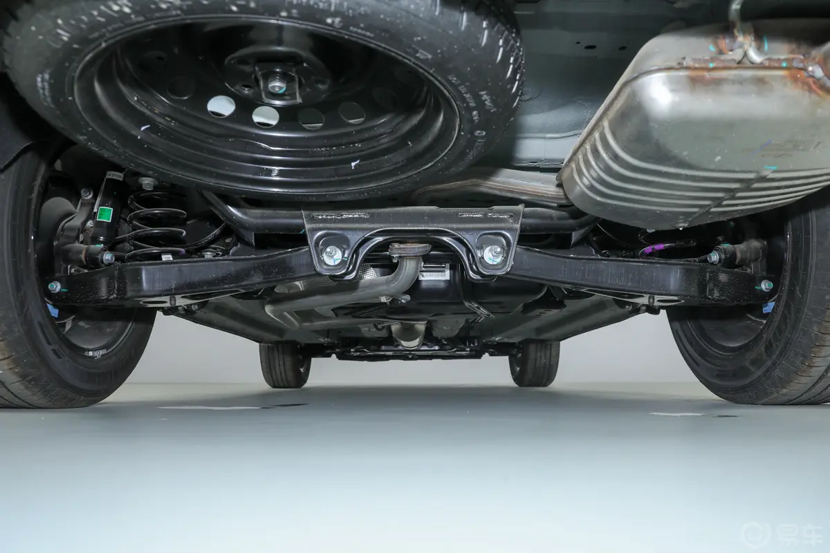 捷途X70 PLUS冠军版 1.5T 手动冠军版 7座后悬架整体