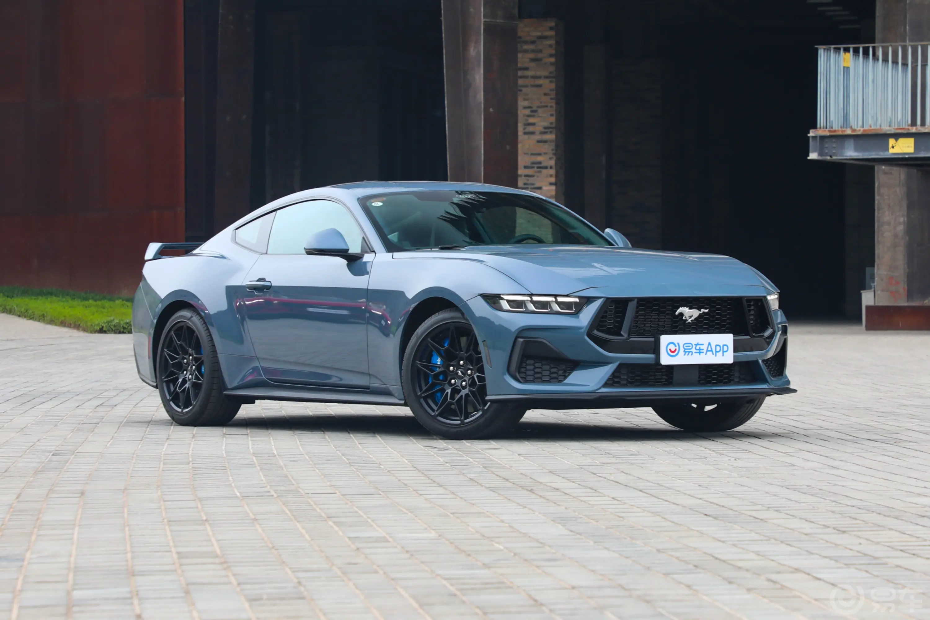 Mustang2.3T 硬顶性能版侧前45度车头向右水平