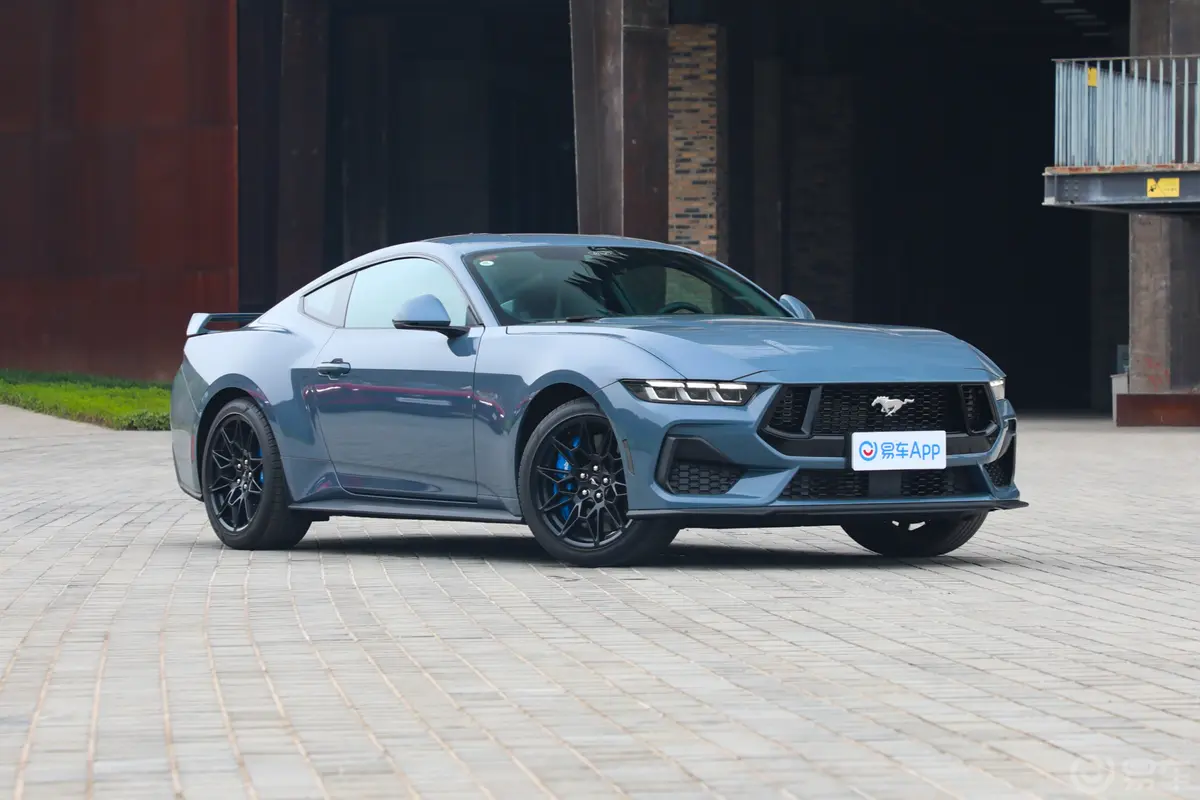 Mustang2.3T 硬顶性能版尾灯侧45度俯拍