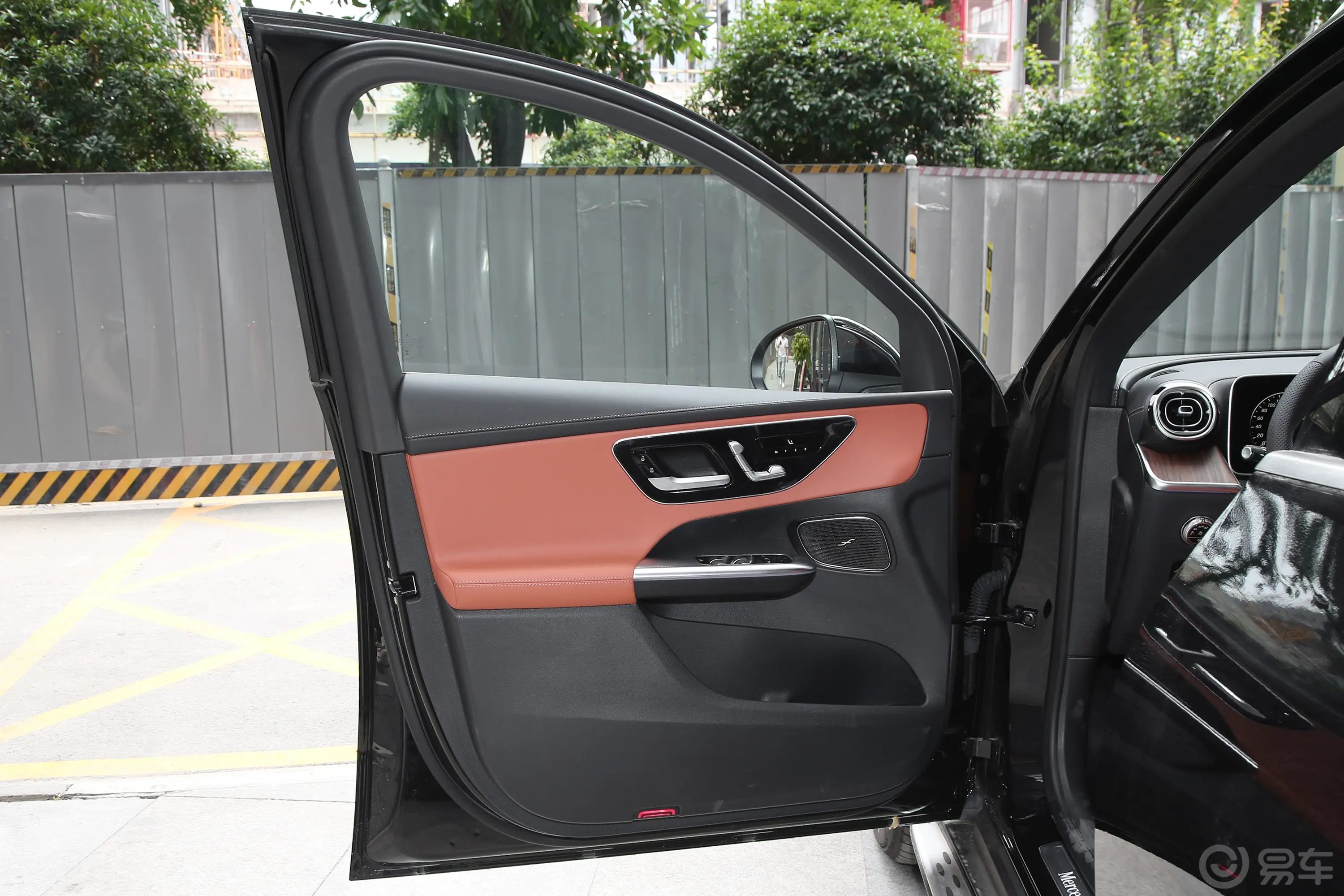 奔驰GLC改款 GLC 300 L 4MATIC 动感型 5座驾驶员侧前车门