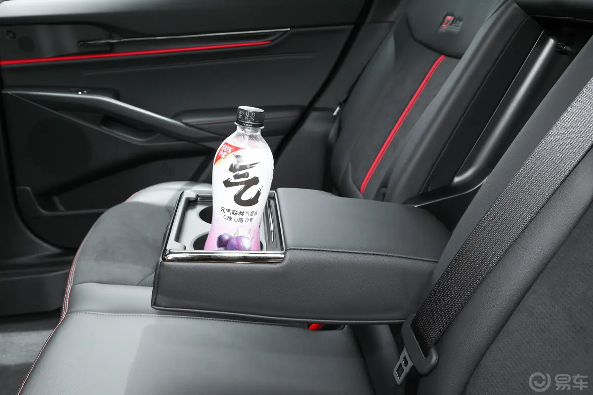 蒙迪欧E-混动 2.0T EcoBoost 运动版ST-Line后排(第二排)杯架