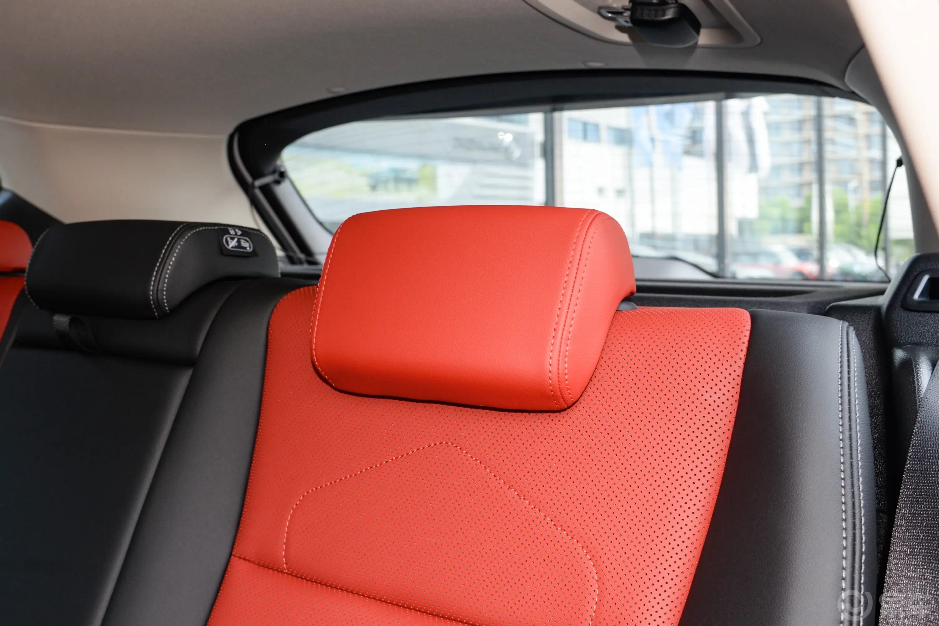 宝马iX1eDrive25L X设计套装后排空间
