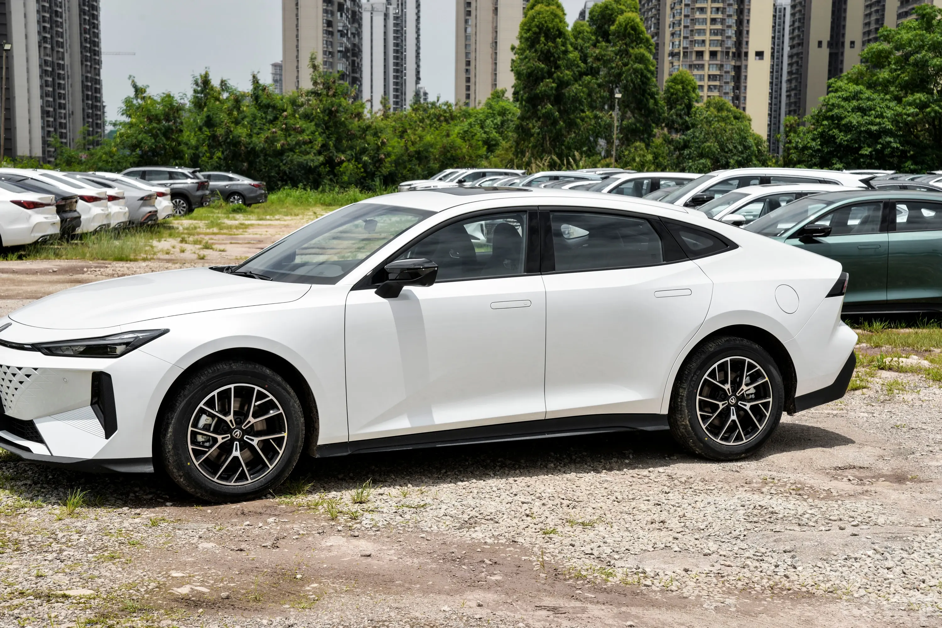 长安UNI-V 智电iDD1.5L 136km 智趣型外观细节