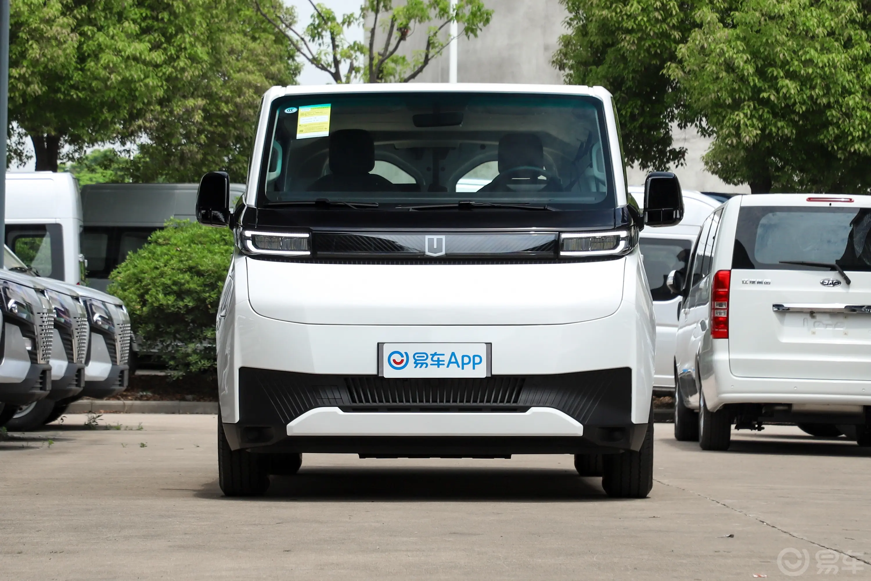 远程超级VAN340km 中轴低顶智富版 66kWh 6/7座正前水平
