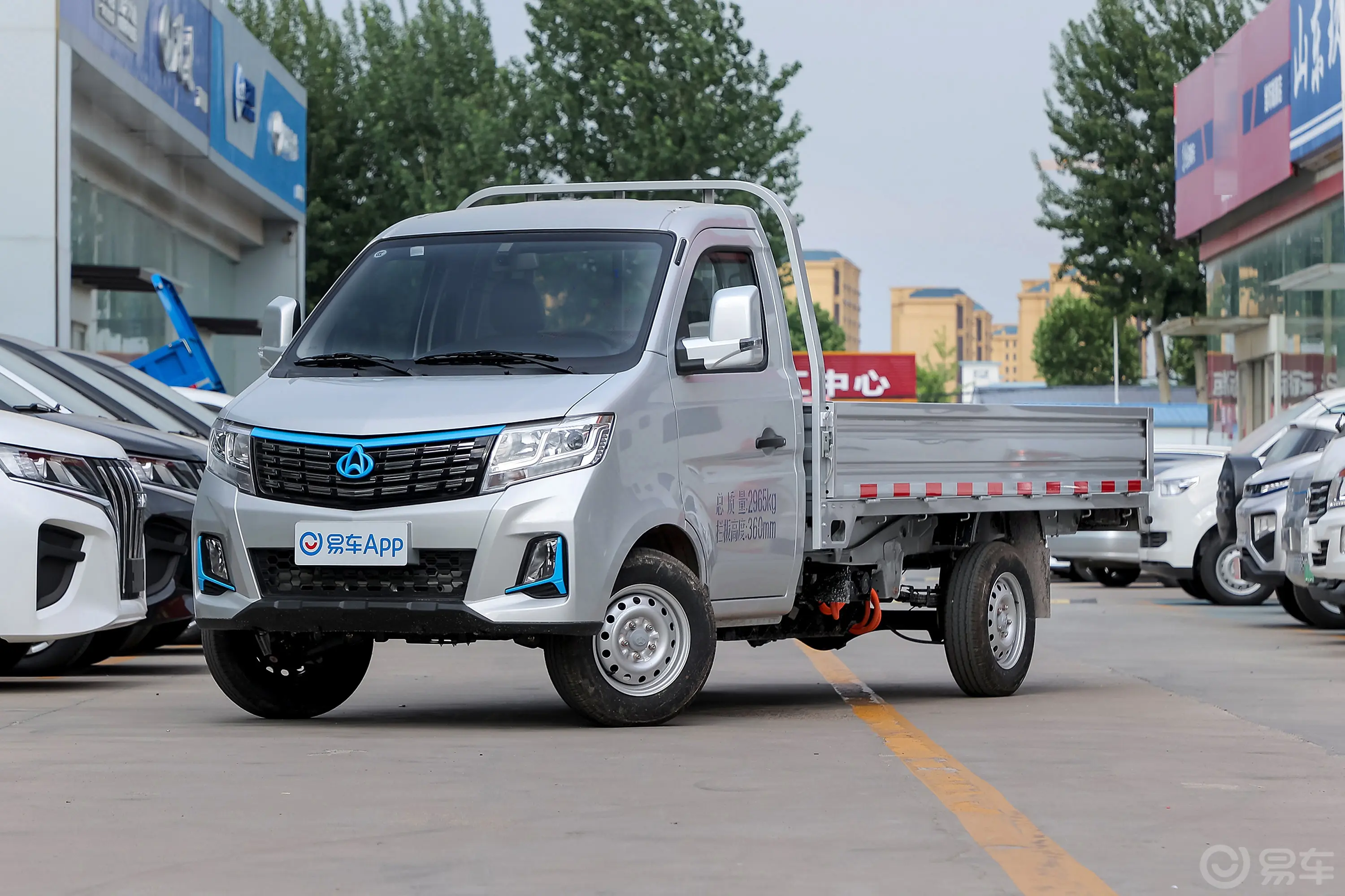 新豹T3 EV265km 栏板车豪华版侧前45度车头向左水平