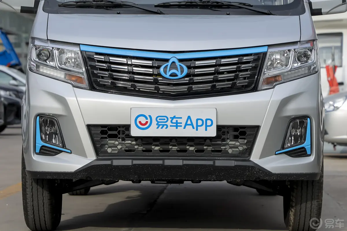 新豹T3 EV265km 栏板车豪华版外观细节