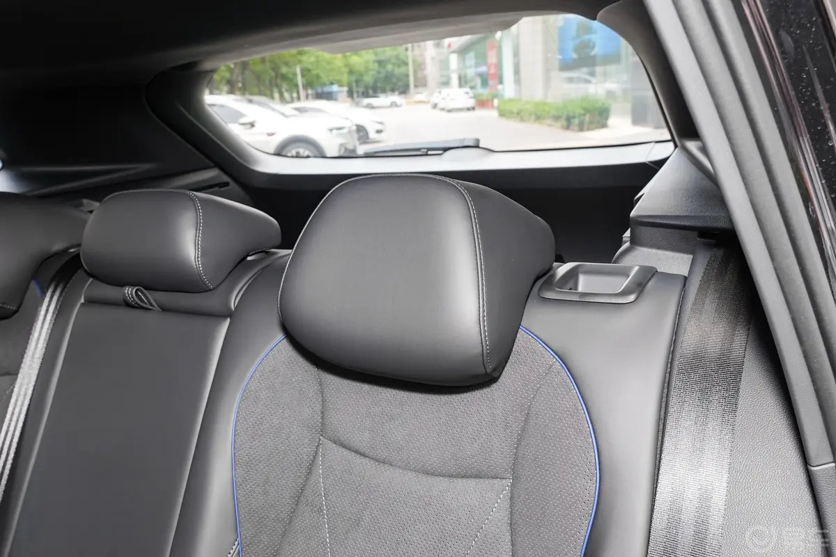 途观LPro 330TSI 两驱R-Line智尊版 5座后排空间