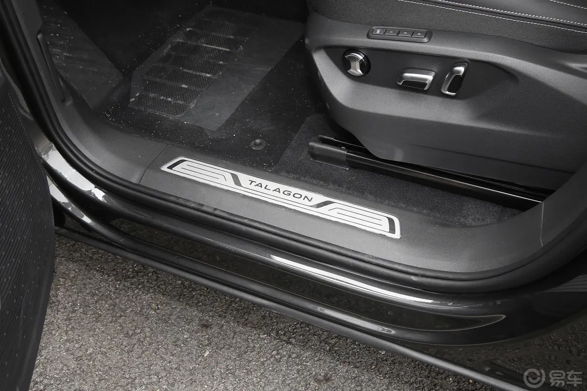 揽境众享款 380TSI 四驱豪华佳境版Pro 6座前排迎宾踏板