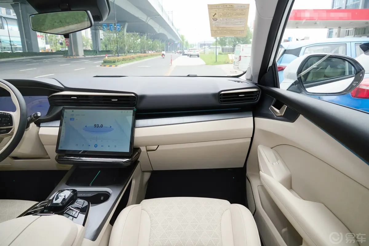 凯翼昆仑iHD1.5T 150km 星空版 5座副驾驶位区域