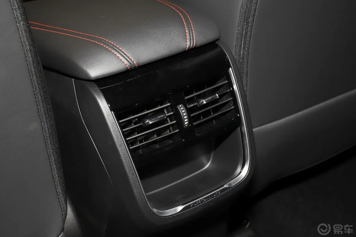风神AX7马赫版 1.5T 冠军传奇版后排功能