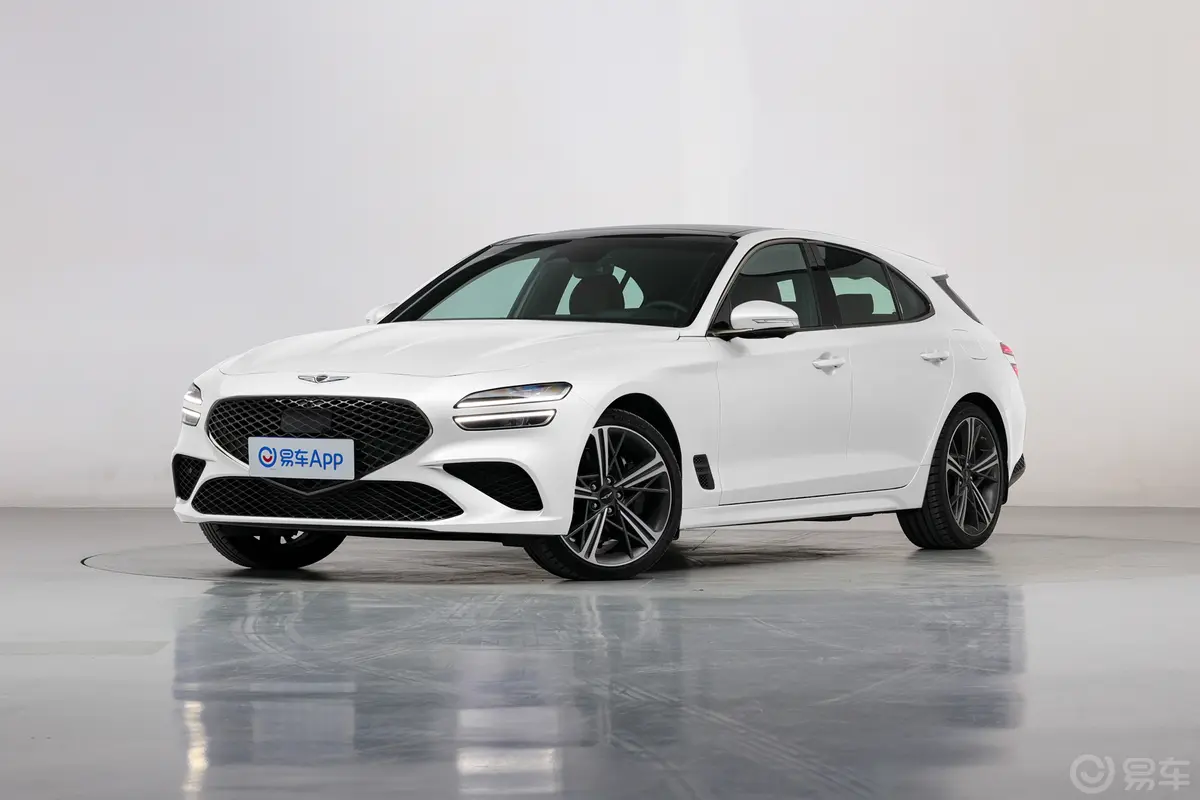 捷尼赛思G70猎型版 2.0T 四驱旗舰版侧前45度车头向左水平