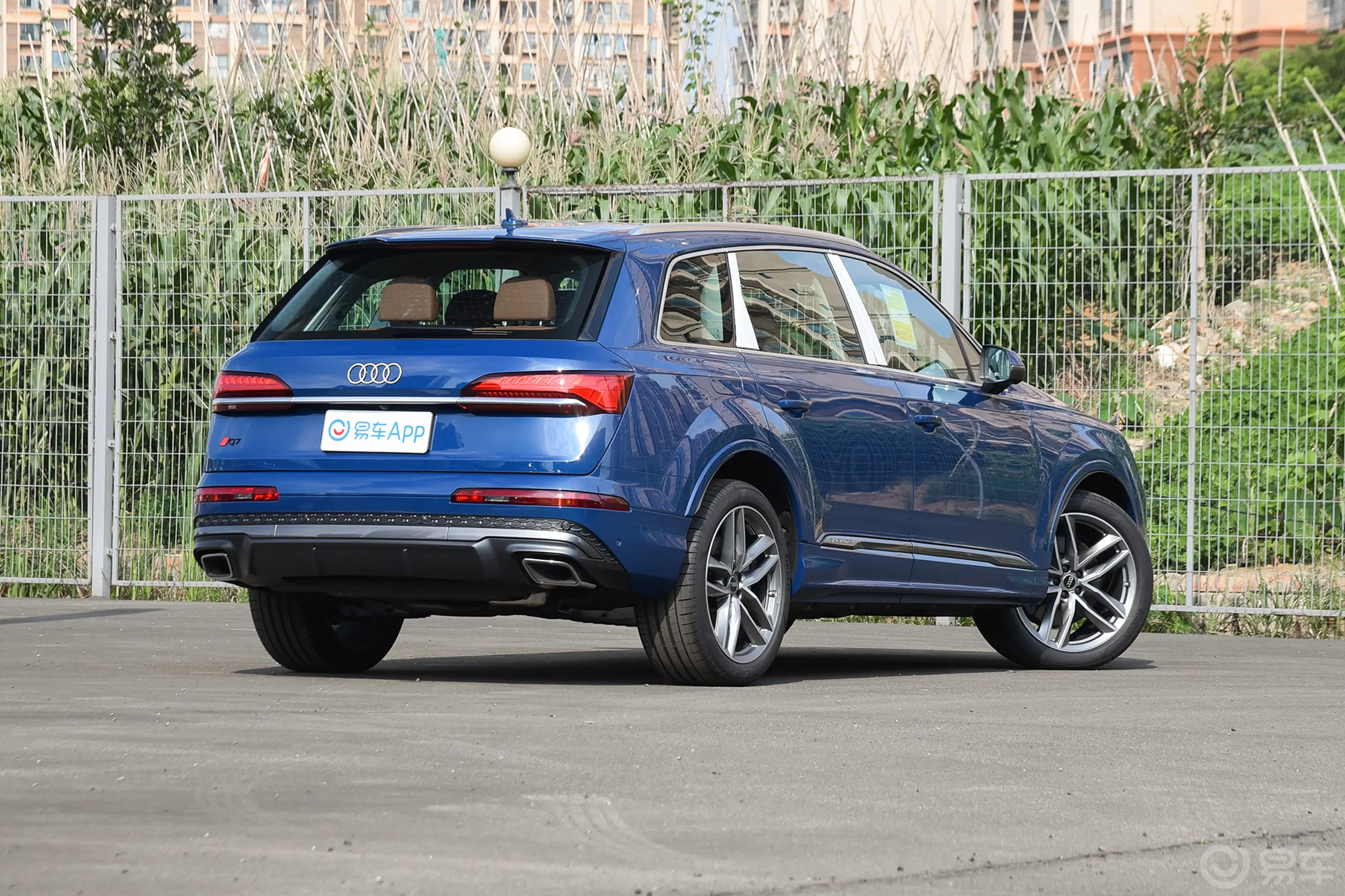 奥迪Q745 TFSI quattro S line运动型 7座侧后45度车头向右水平