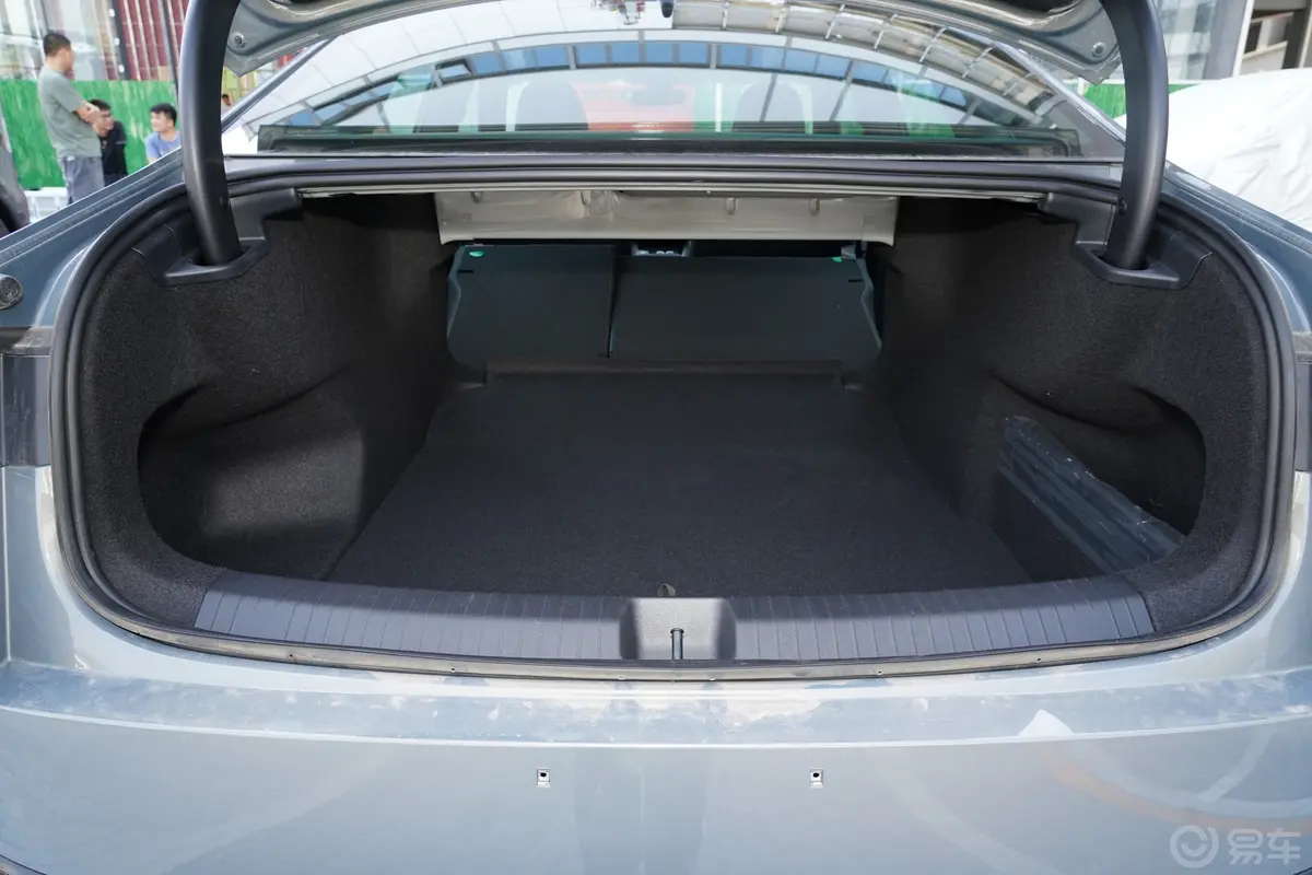 迈腾380TSI 尊贵版两排全部放倒
