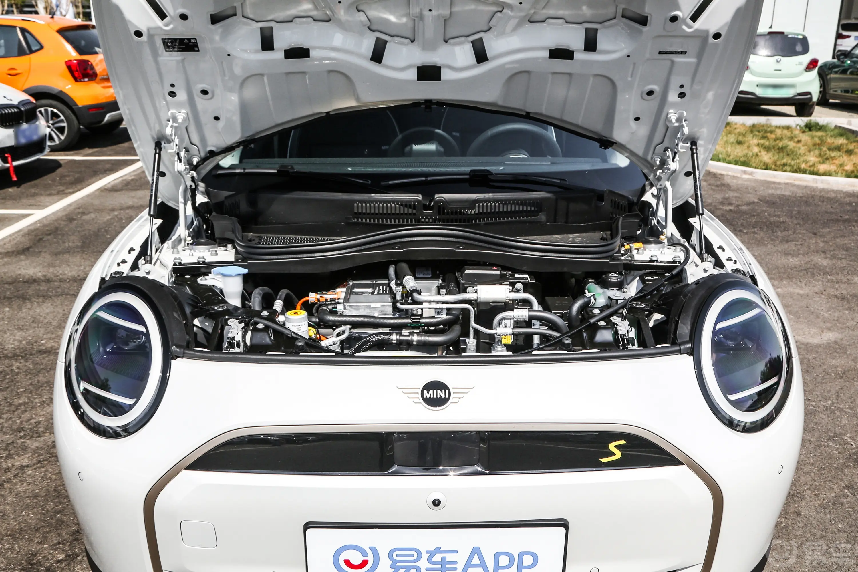 电动MINI COOPER452km COOPER SE 艺术家前舱整体
