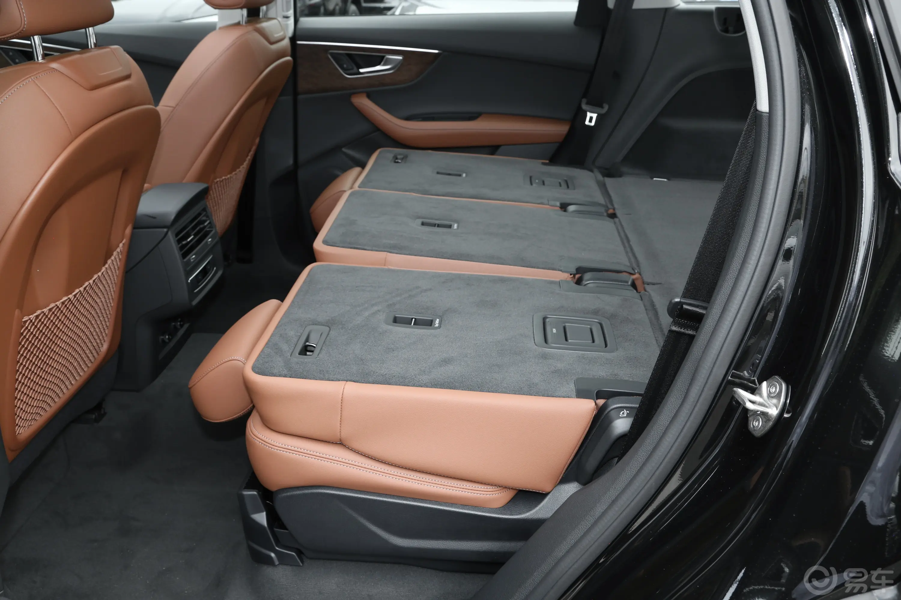 奥迪Q745 TFSI quattro S line黑武士型 5座后排空间