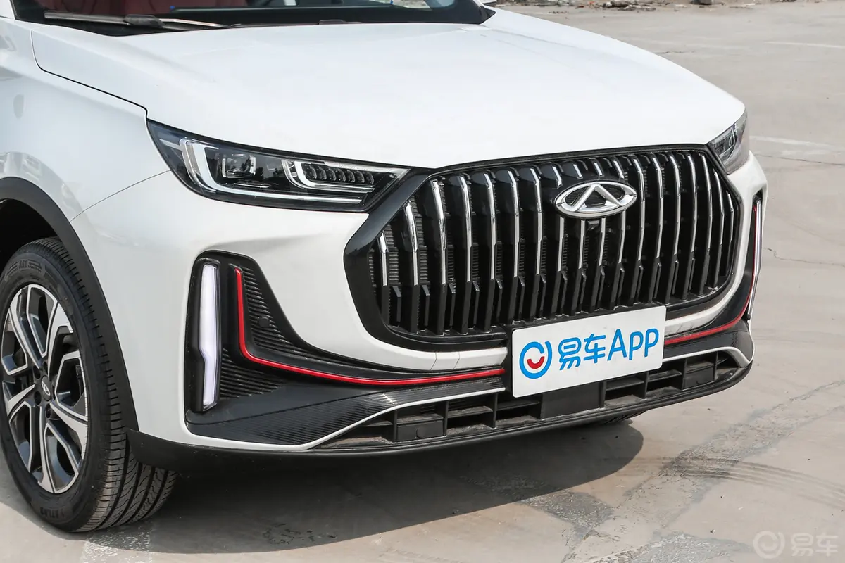 瑞虎7 PLUS冠军版 1.5T CVT非凡版前格栅侧俯拍