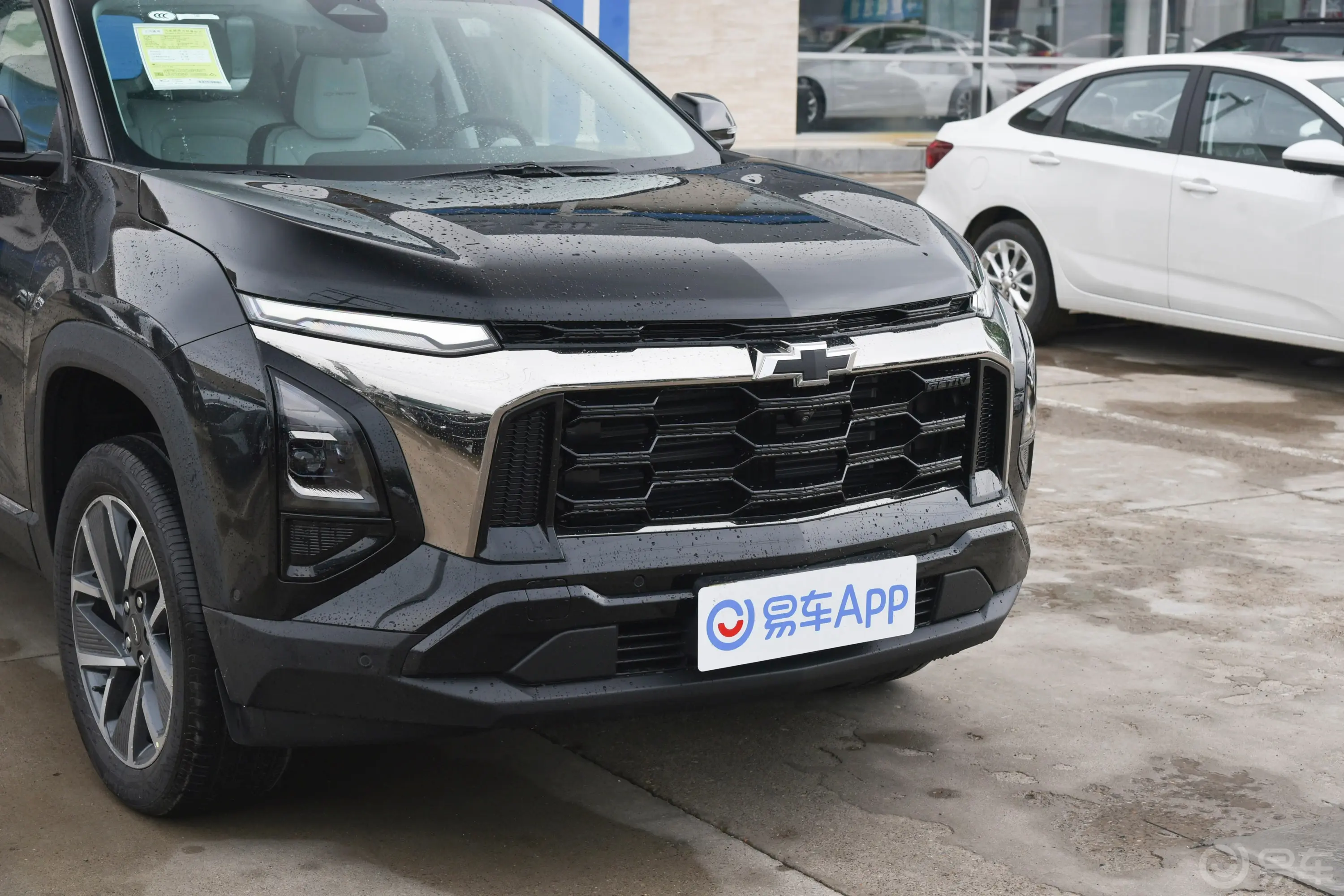 探界者PLUS1.5T 155km ACTIV 至臻版前格栅侧俯拍